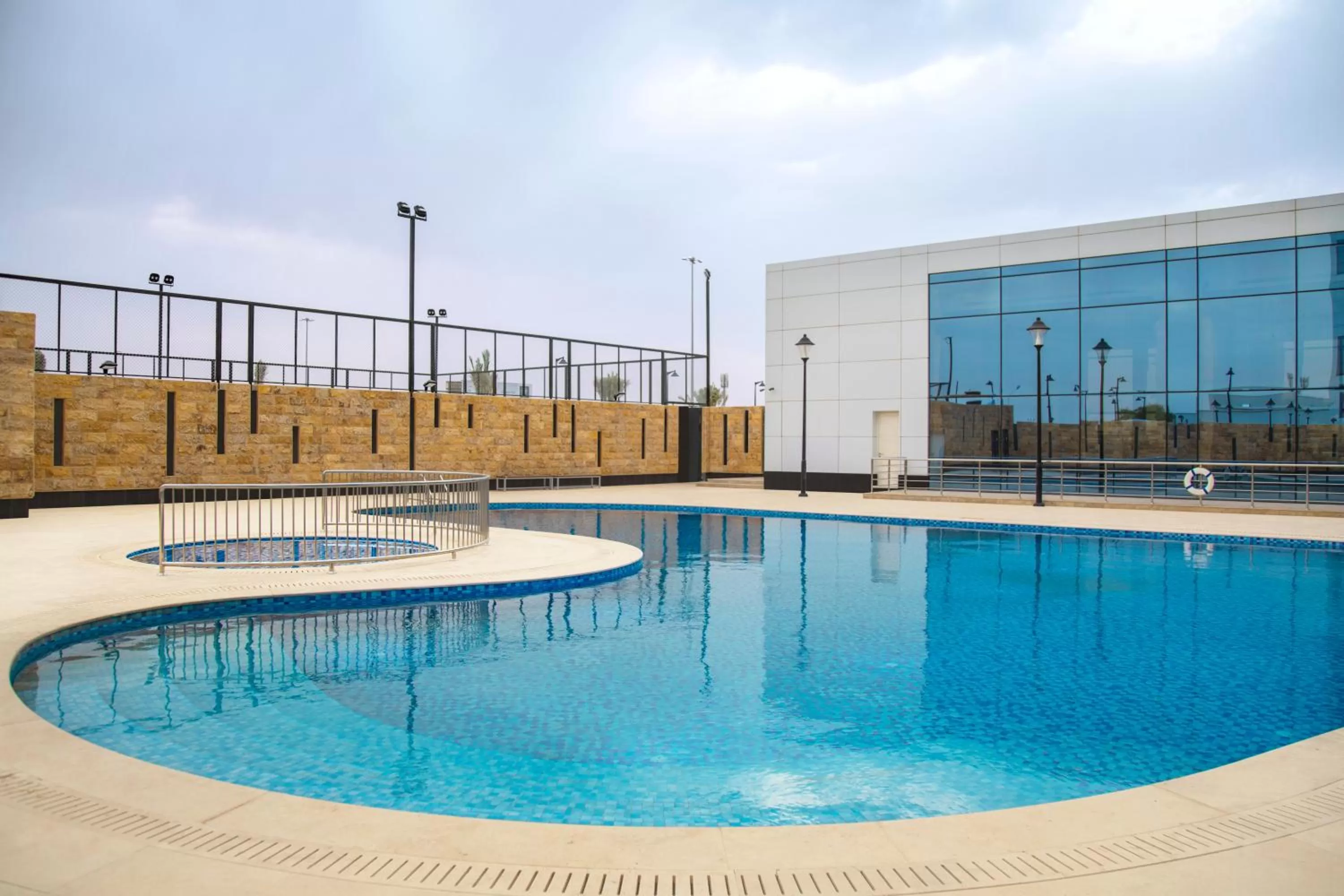 Swimming pool in Cristal Amaken Hotel Riyadh