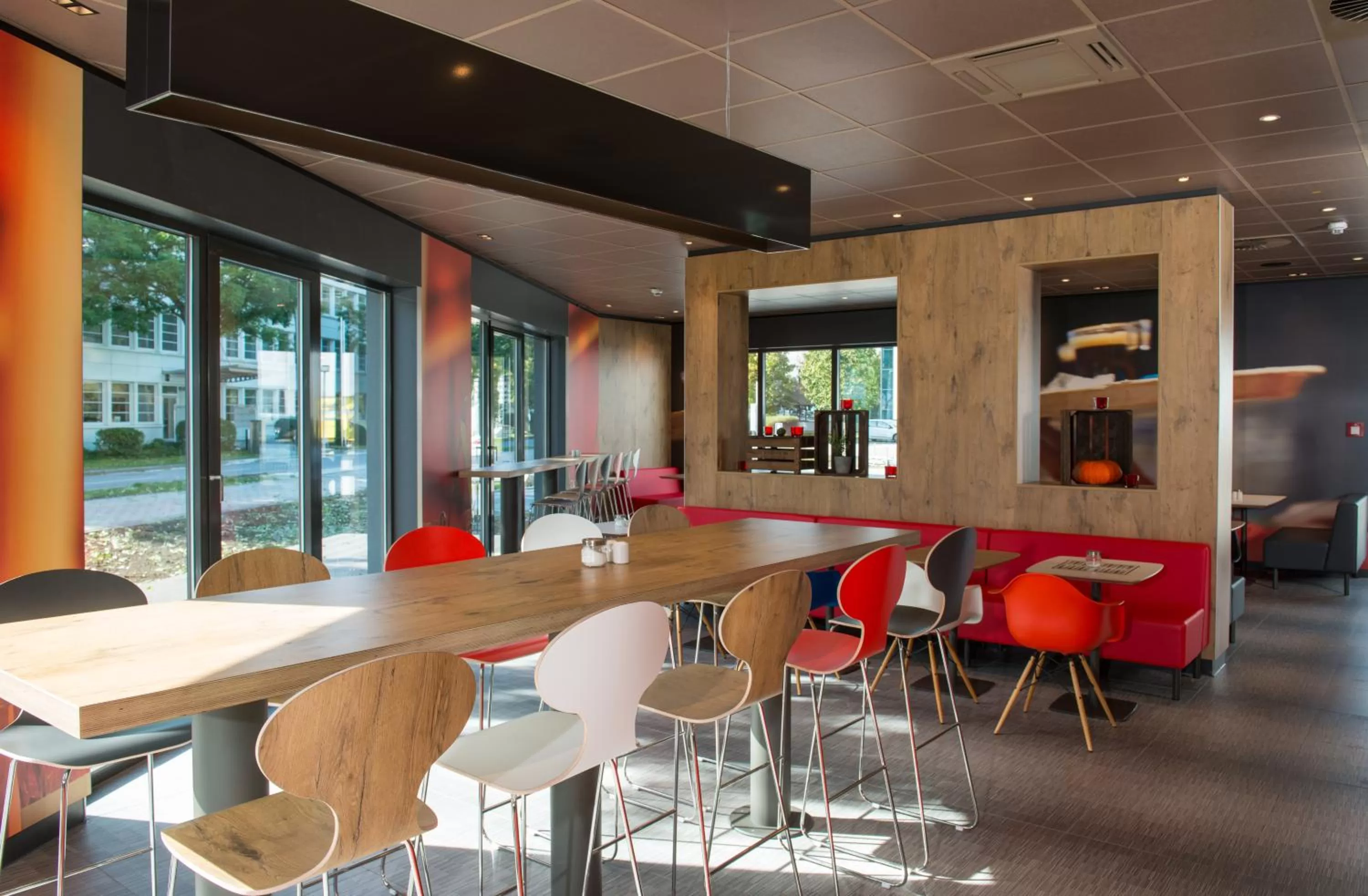 Restaurant/places to eat in Ibis München Airport Süd