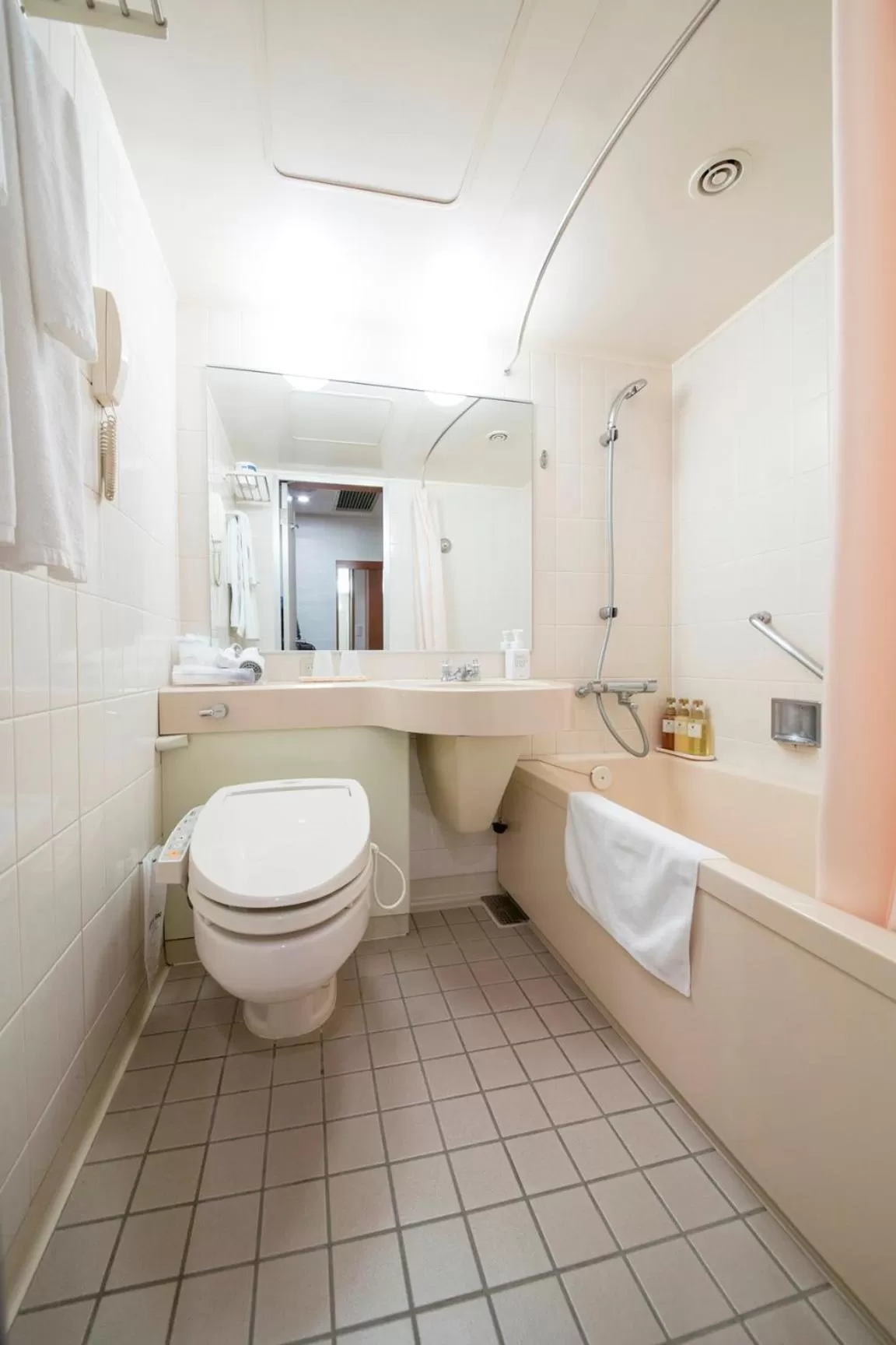 Bathroom in Meitetsu Grand Hotel