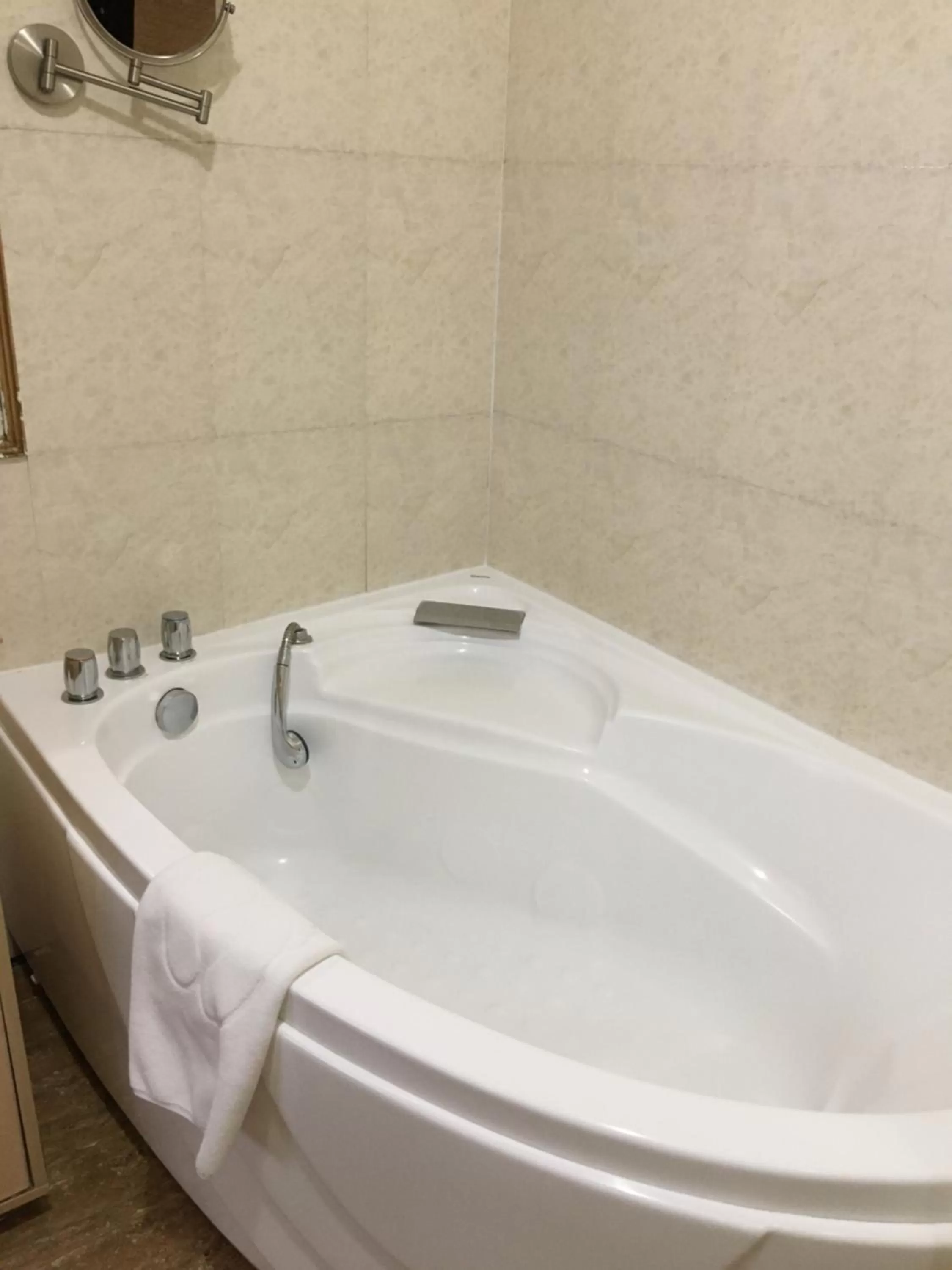 Shower in King Hotel Astana