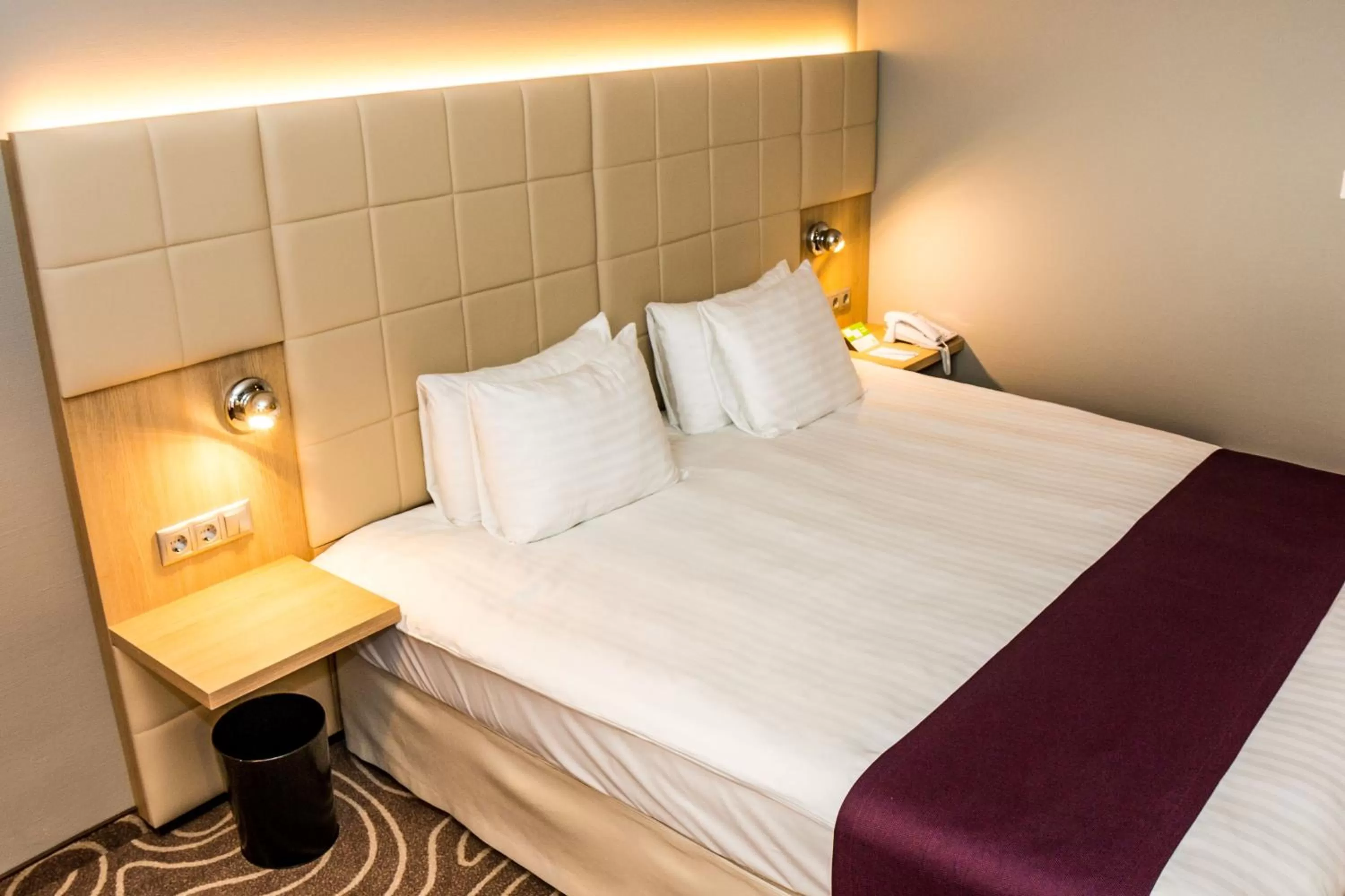 Bedroom, Bed in Holiday Inn Budapest-Budaörs by IHG