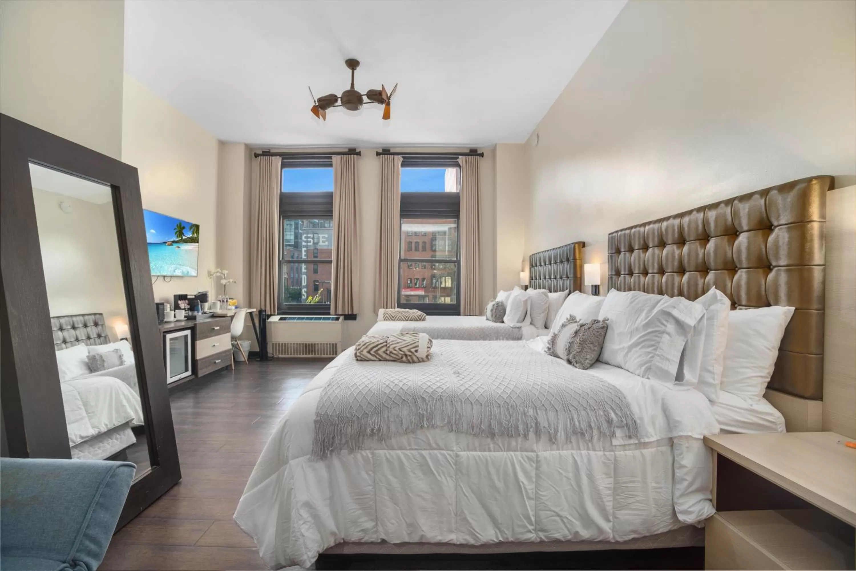 Photo of the whole room, Bed in Good Hotels Downtown Denver