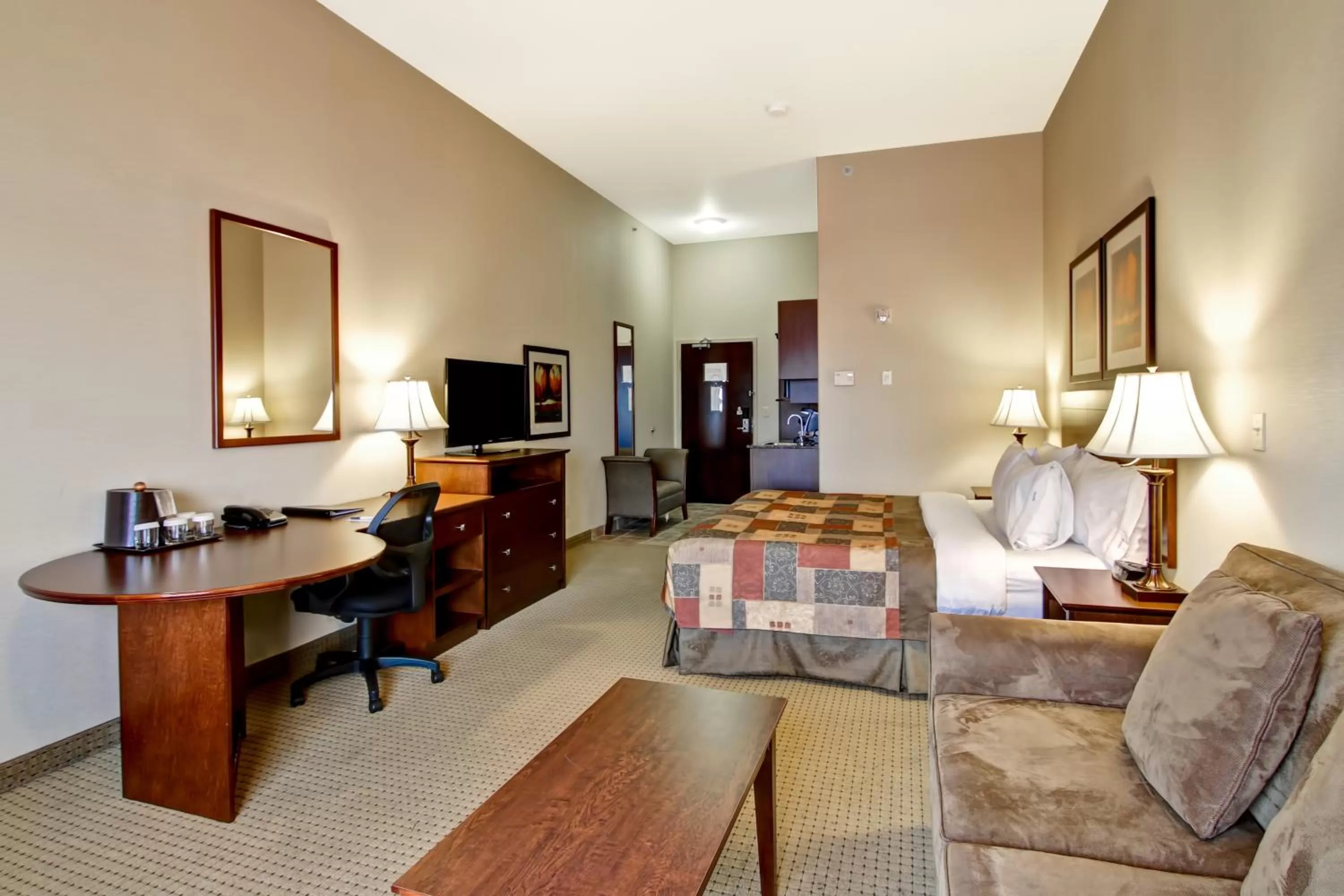 Photo of the whole room in Canalta Camrose