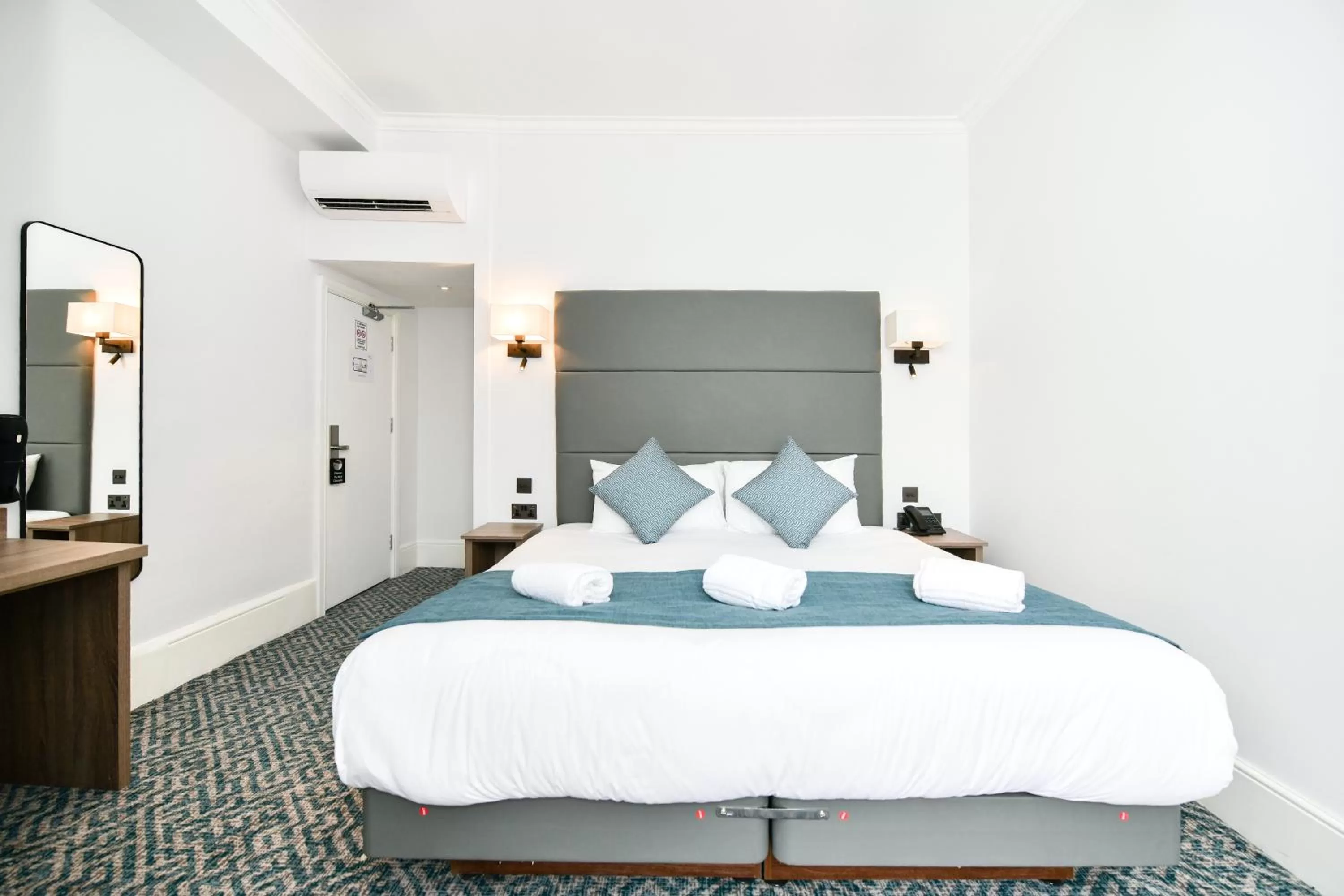 Bedroom, Bed in The J Hyde Park - A Park Avenue Hotel