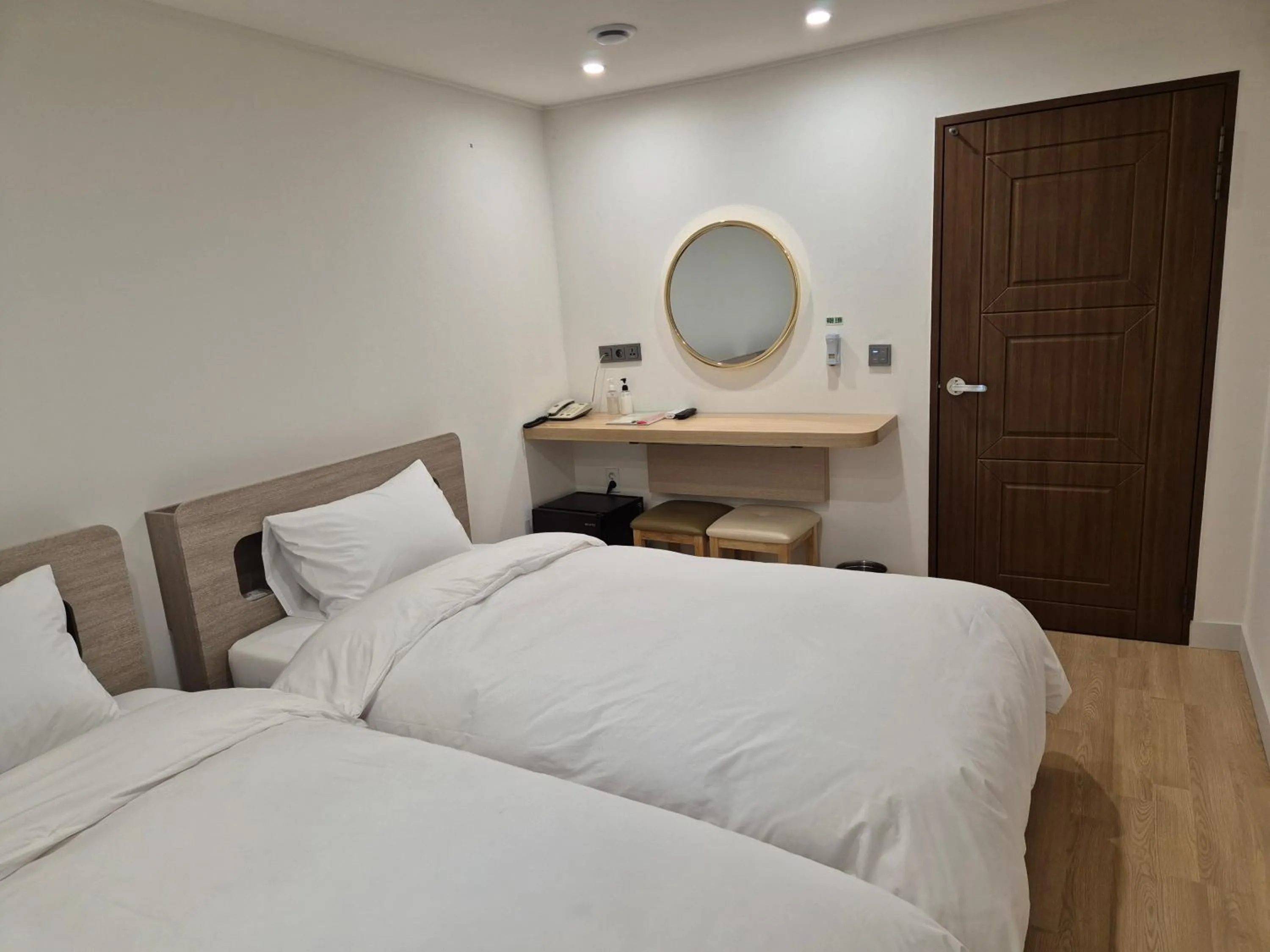 Property building, Bed in Gwang Jang Hotel
