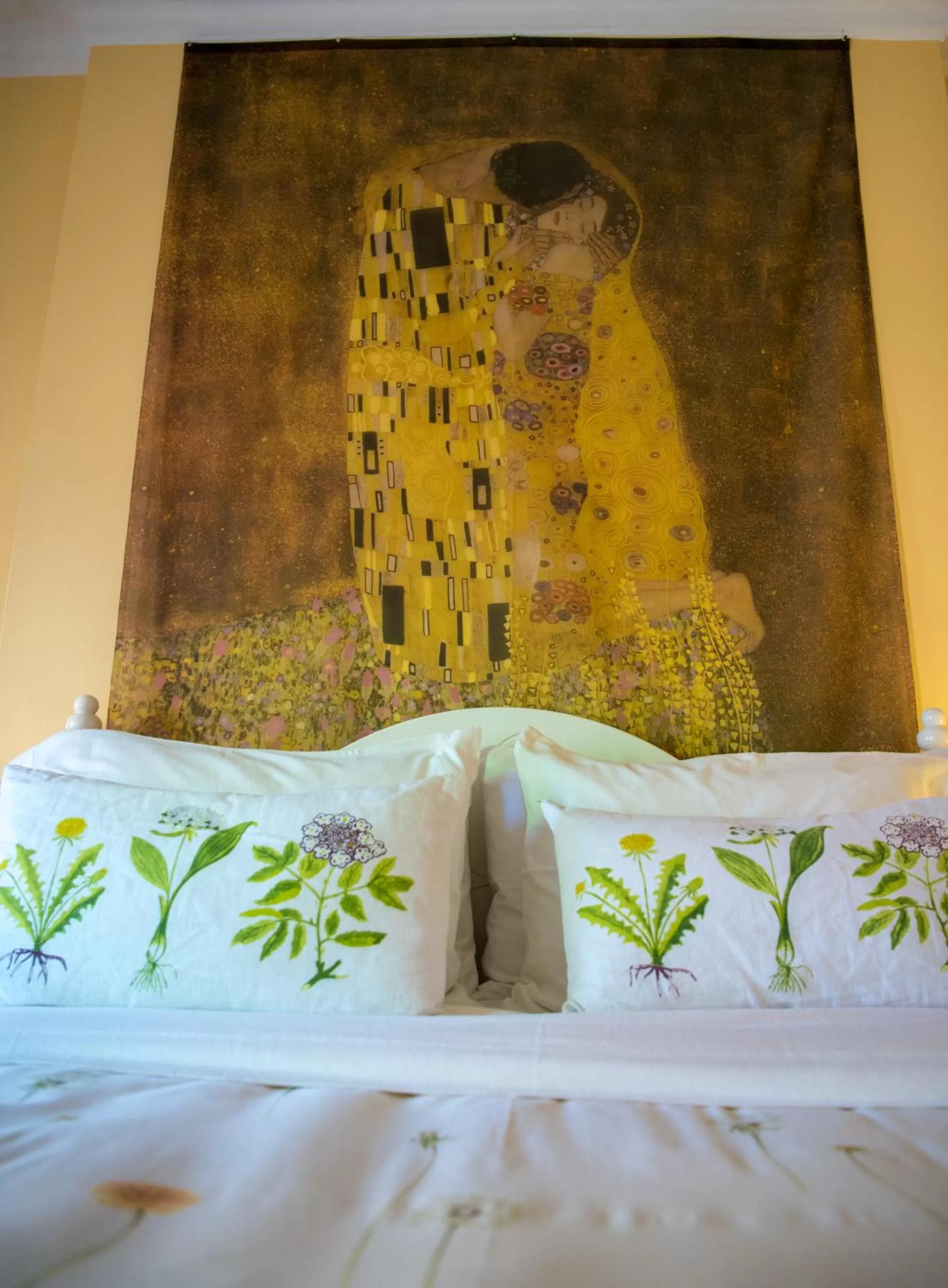 Decorative detail, Bed in Harlem Grand