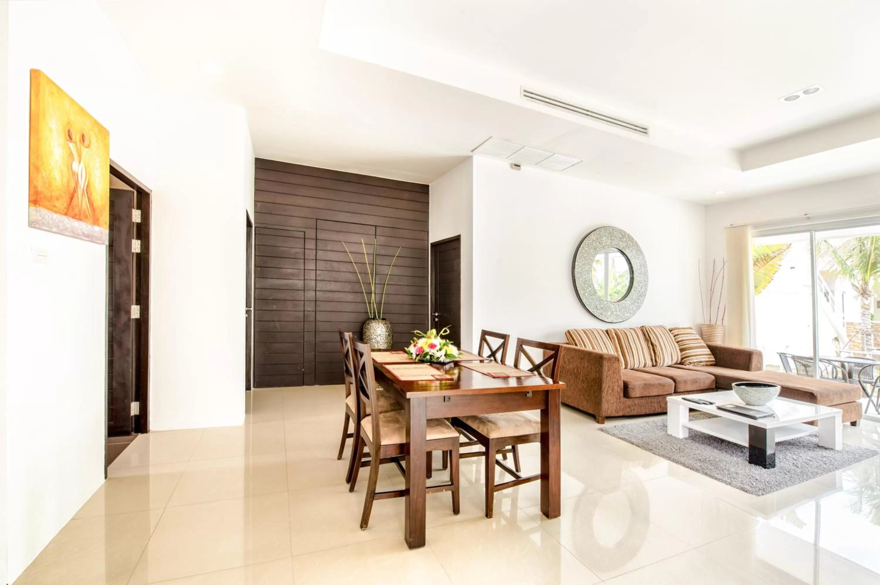 Dining area in Oriental Beach Pearl Resort