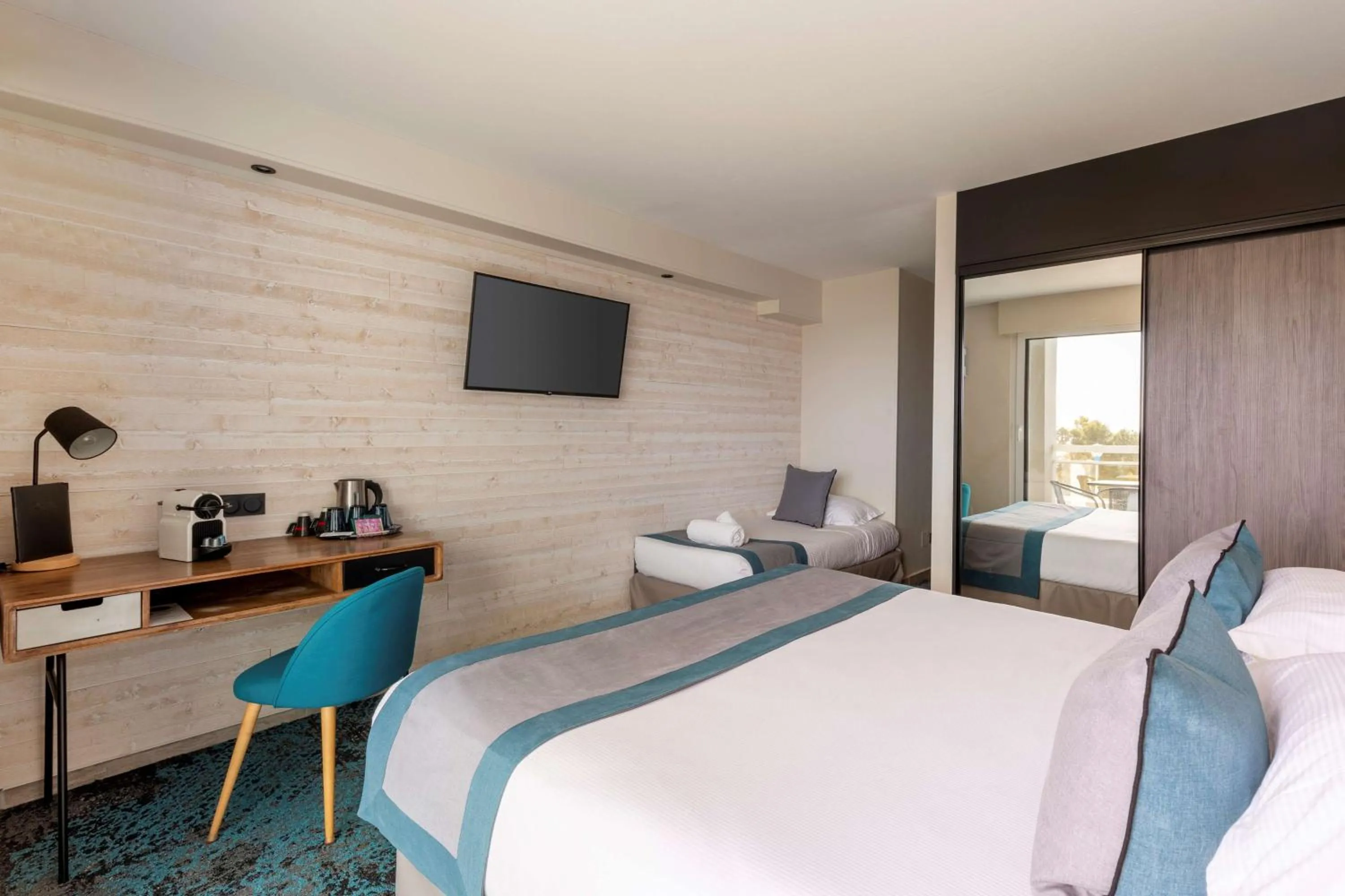 Bedroom, Bed in Best Western Plus Hotel Canet-Plage