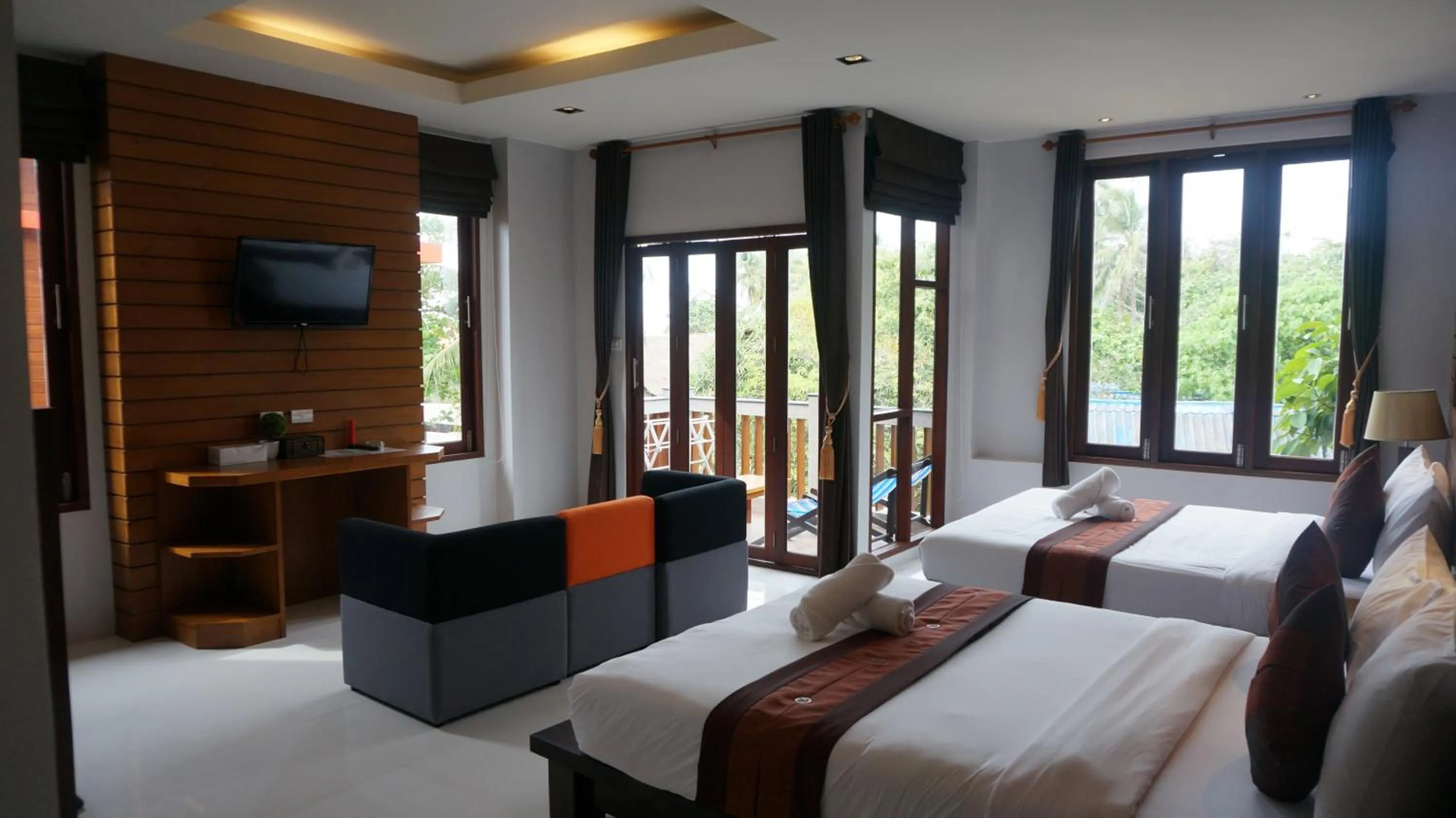 Day, Bed in Lanta Intanin Resort - SHA Extra Plus