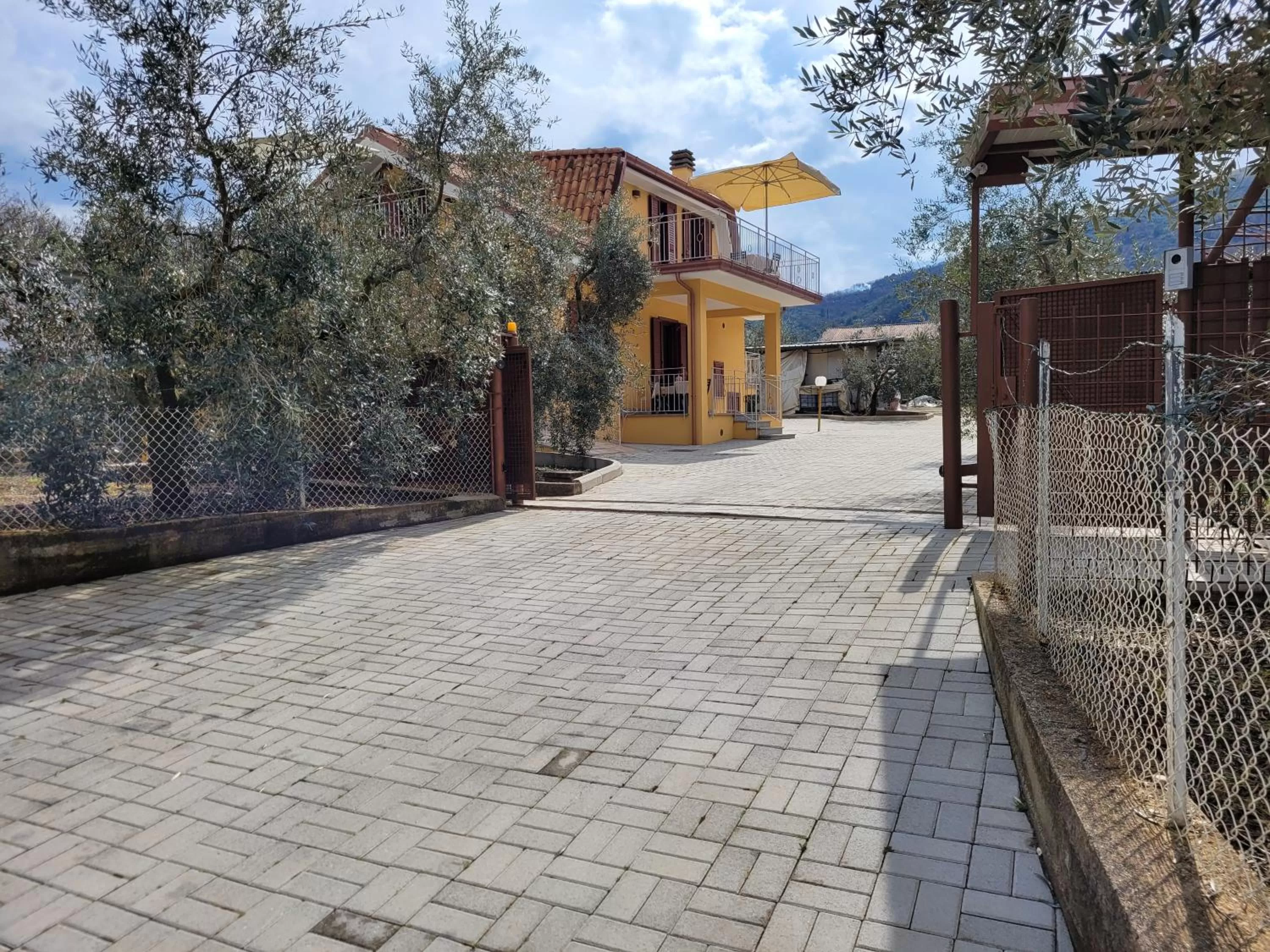 Alloggio turistico Magnifico Alessandro Valle Bernardo 04025 Lenola nei pressi di Fondi LT