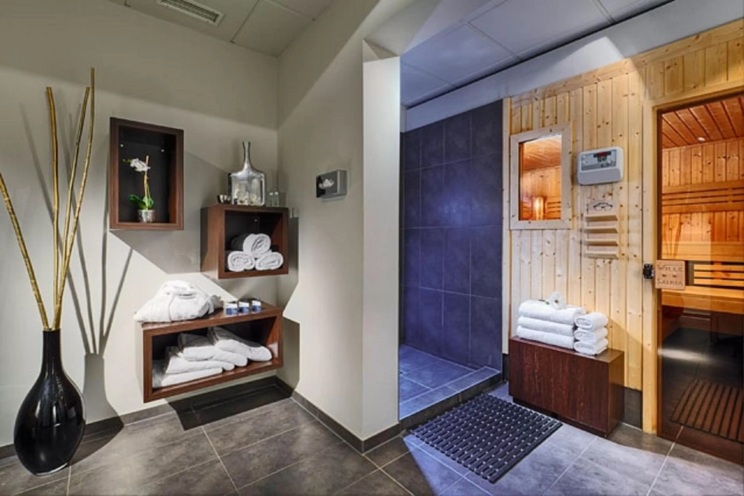 Sauna, Bed in Art Hotel Superior