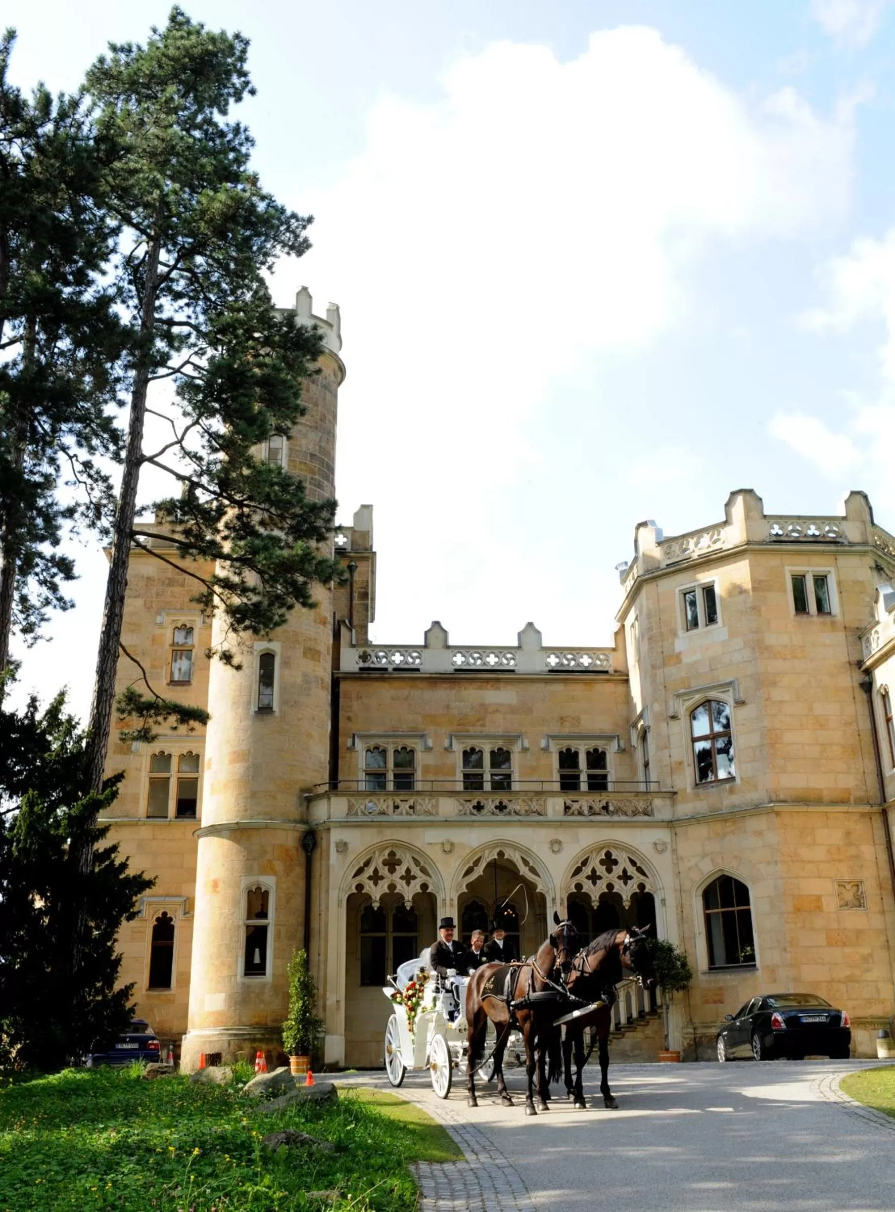 Property building in Hotel Schloss Eckberg