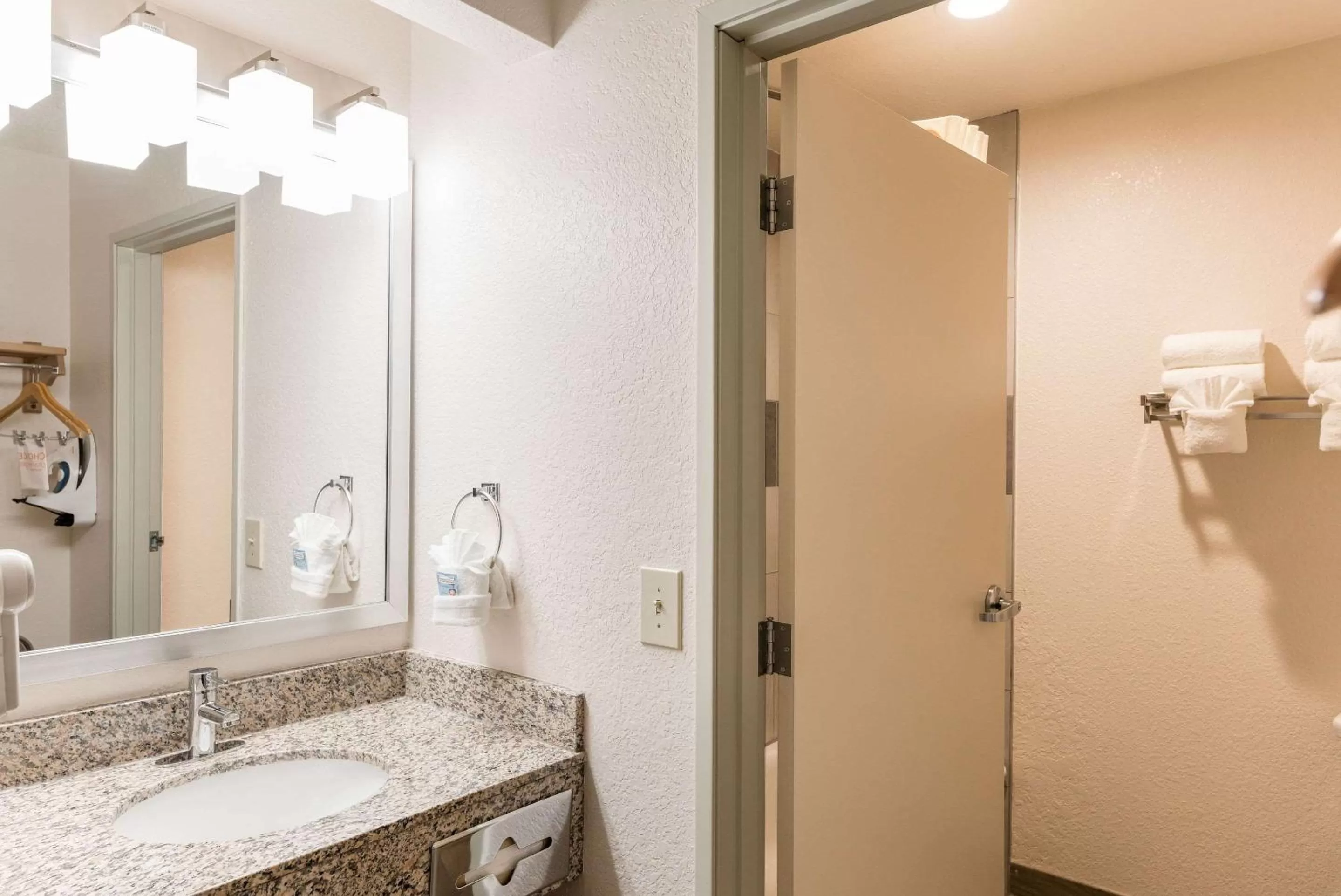 Bedroom in Quality Inn Williams Near Grand Canyon