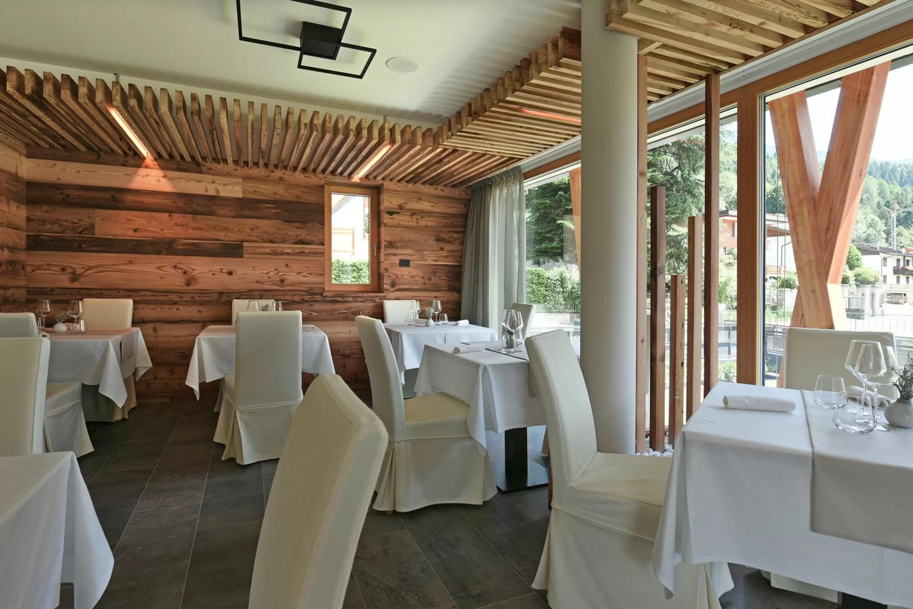 Restaurant/places to eat in Dolomeet Boutique Hotel