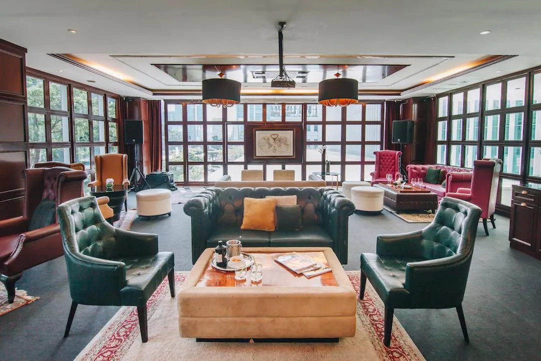 Restaurant/places to eat in JS Luwansa Hotel & Convention Center