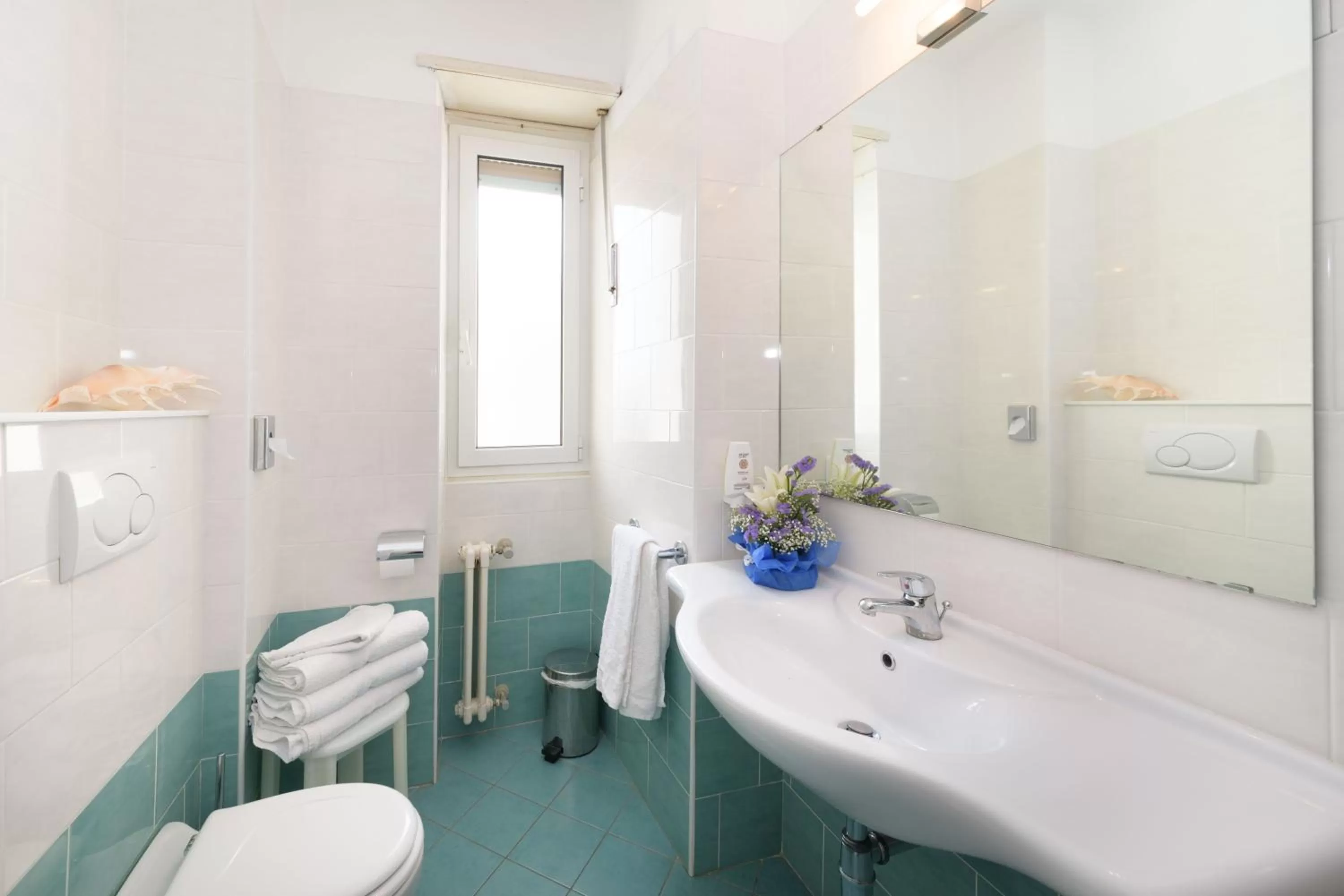 Toilet in Hotel Ristorante La Marina Mhotelsgroup