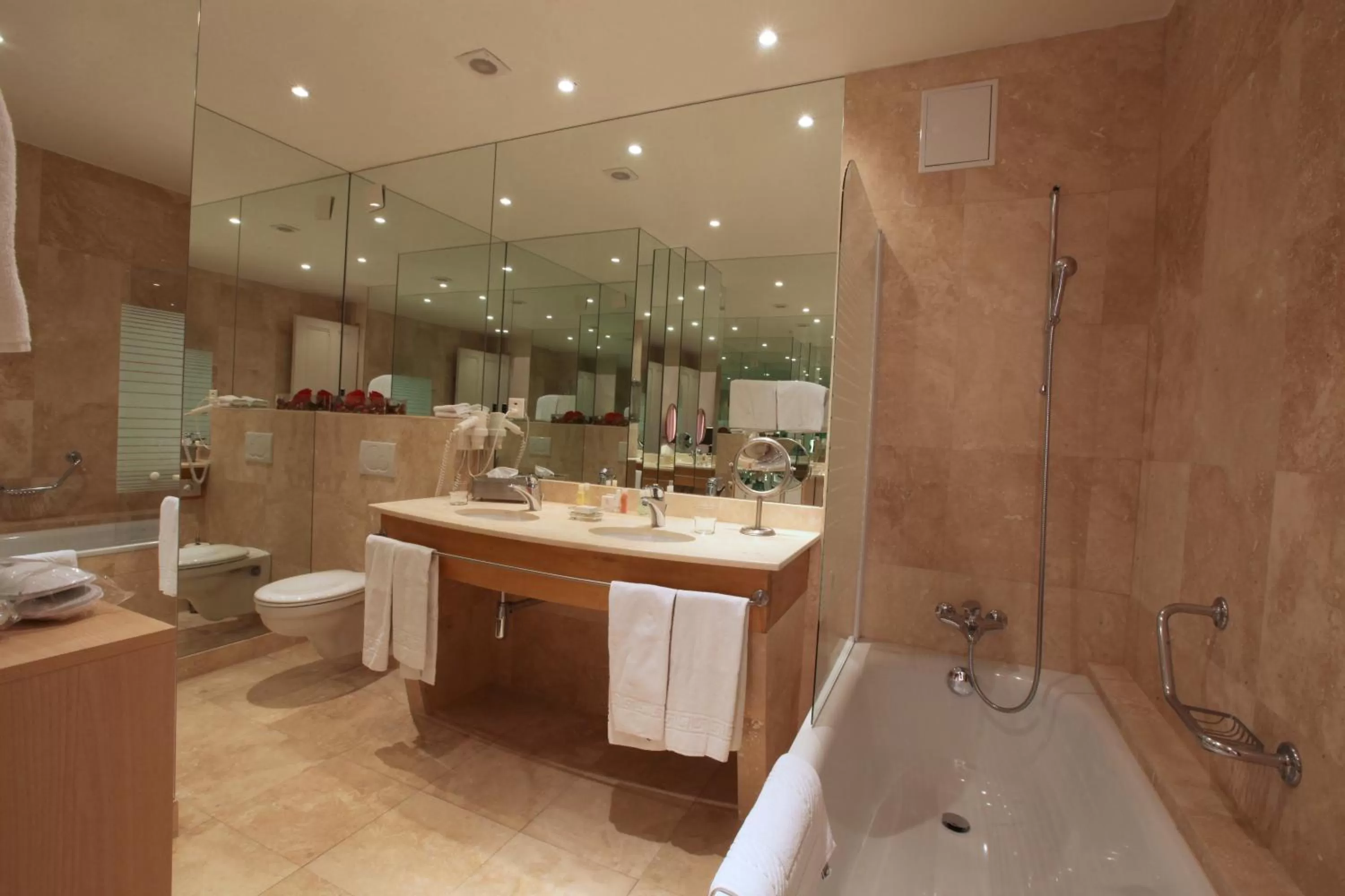 Bathroom in Hôtel du Grand Lac Excelsior