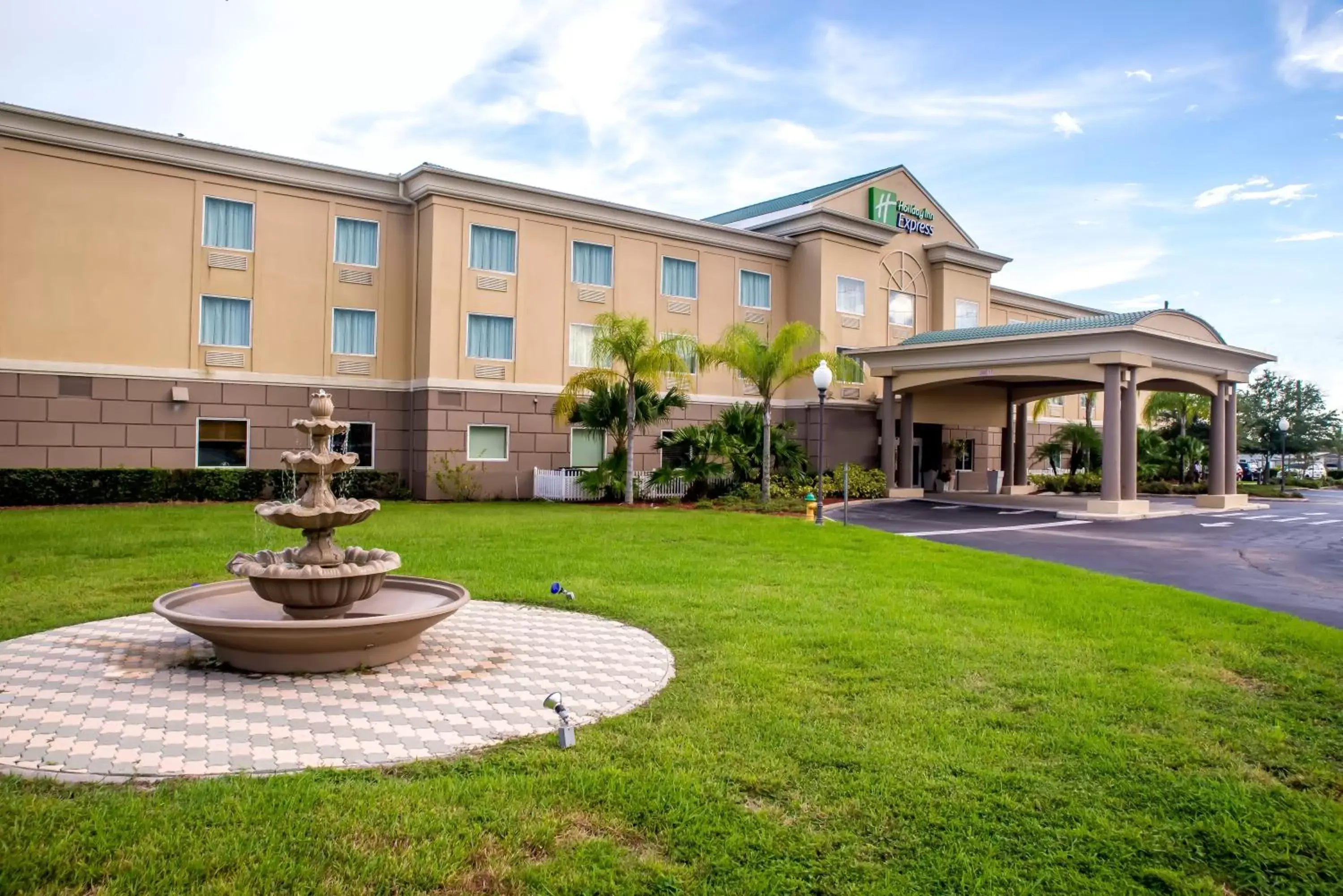 Holiday Inn Express & Suites Cocoa by IHG Holiday Inn Express & Suites Cocoa by IHG