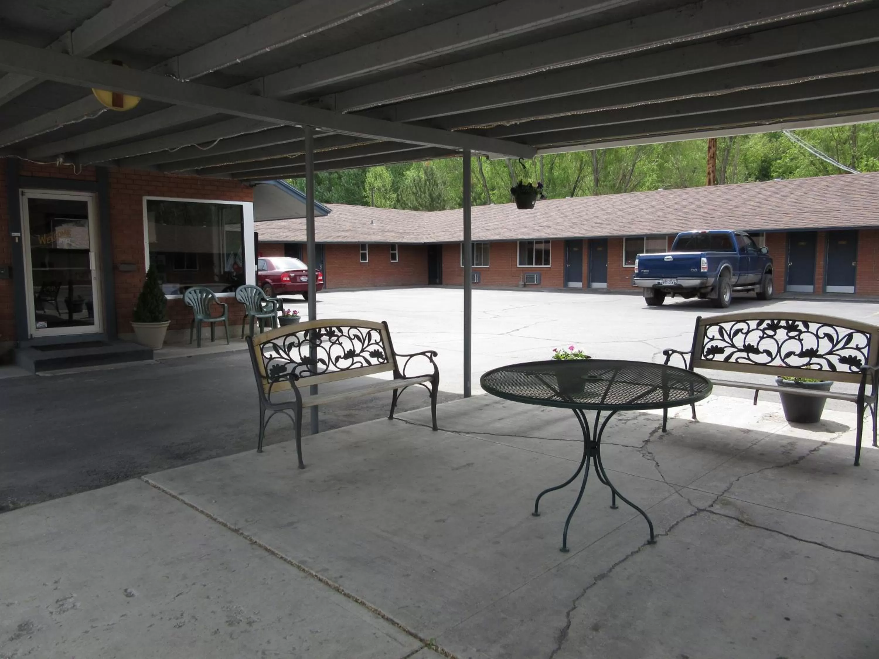 Balcony/Terrace in Lava Spa Motel & RV