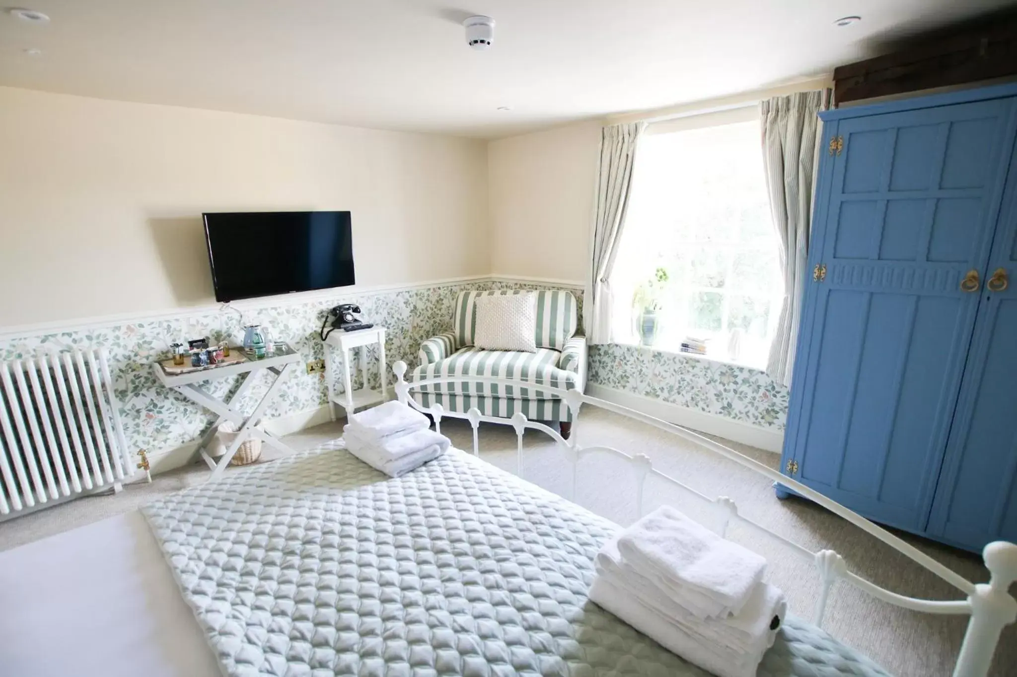 Two-Bedroom Suite - single occupancy in Fleur de Lys Bampton Two-Bedroom Suite - single occupancy in Fleur de Lys Bampton