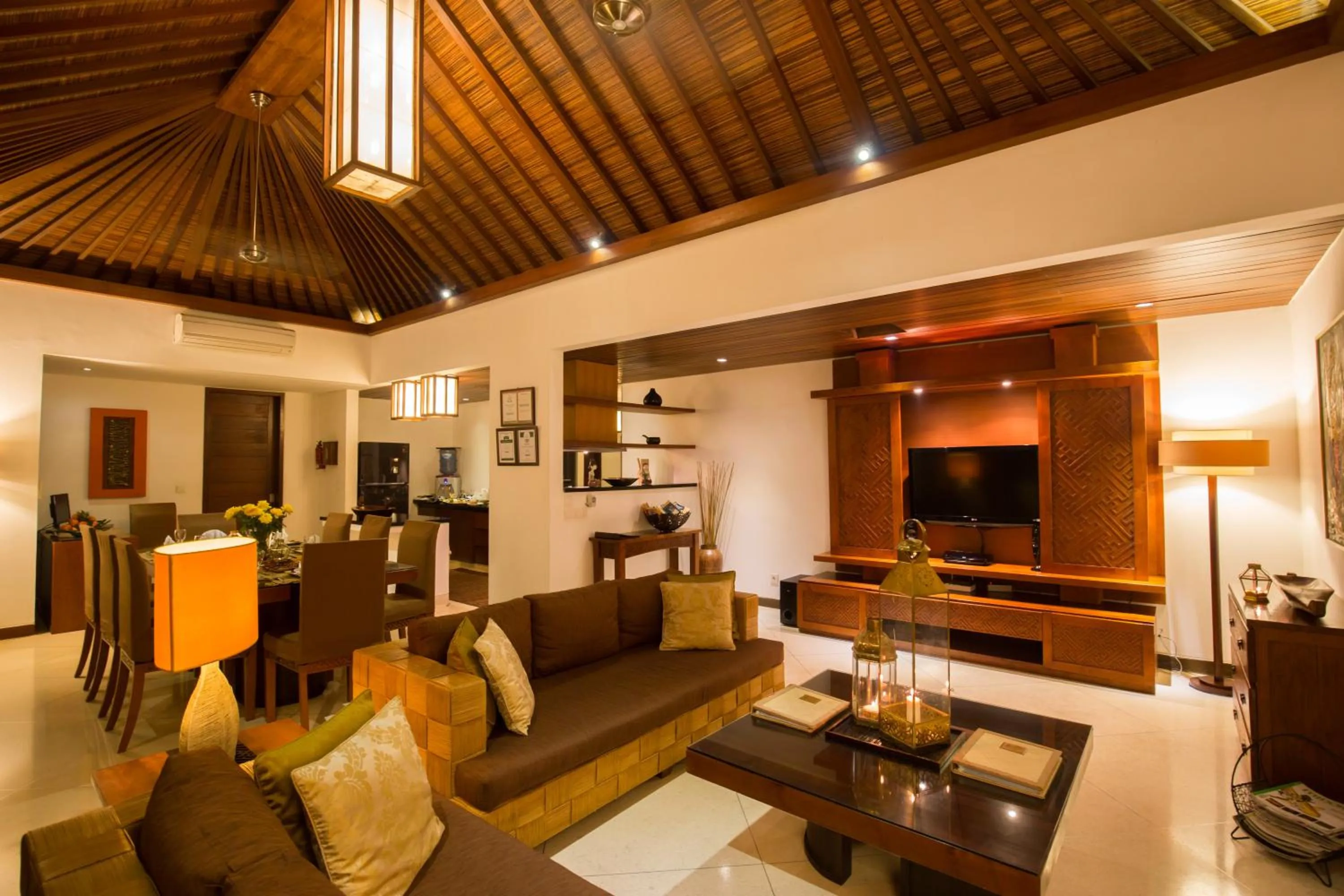 Communal lounge/ TV room in Villa Seriska Satu Sanur