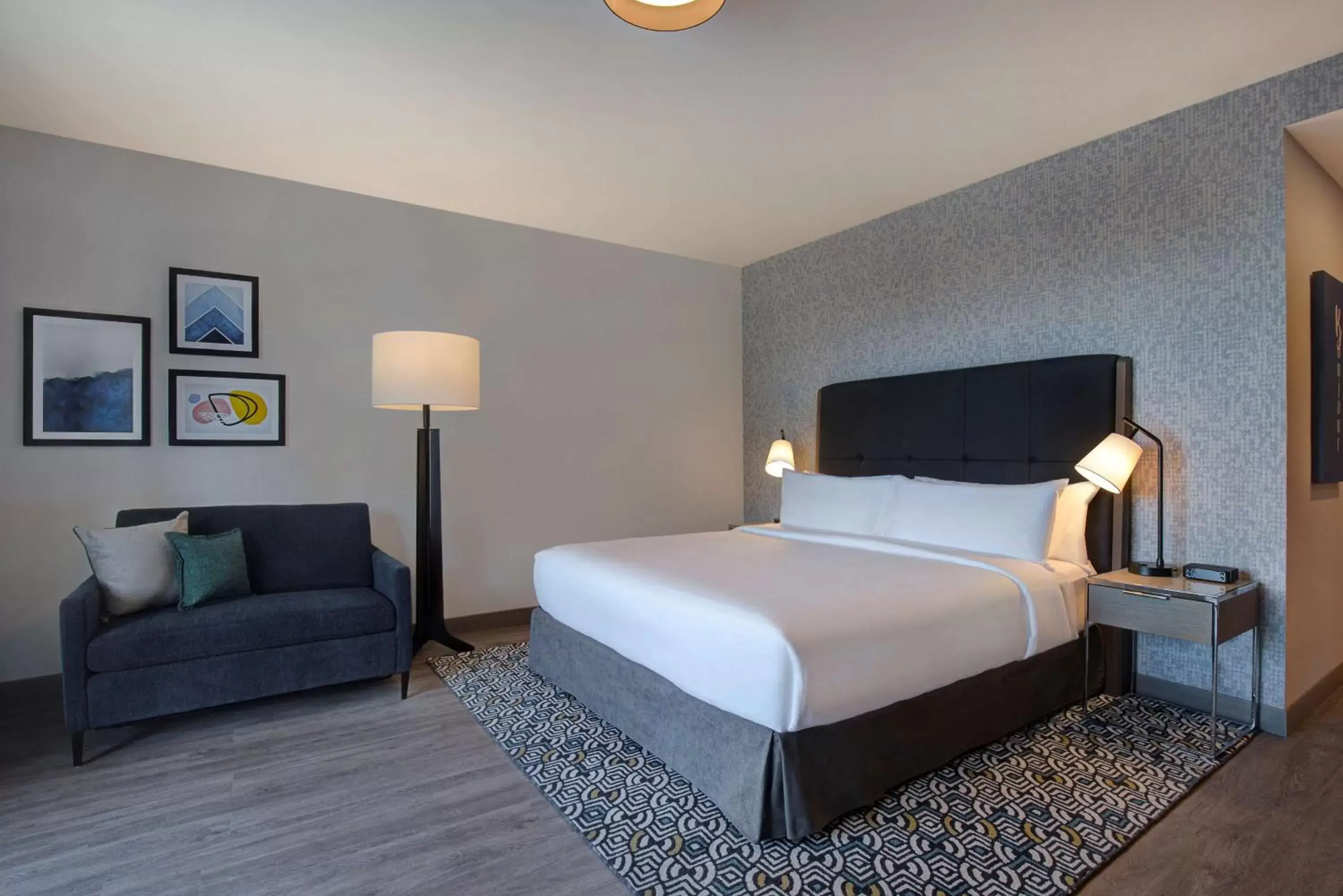 King Room - Mobility/Hearing Accessible - Non-Smoking in Homewood Suites By Hilton Montreal Downtown King Room - Mobility/Hearing Accessible - Non-Smoking in Homewood Suites By Hilton Montreal Downtown