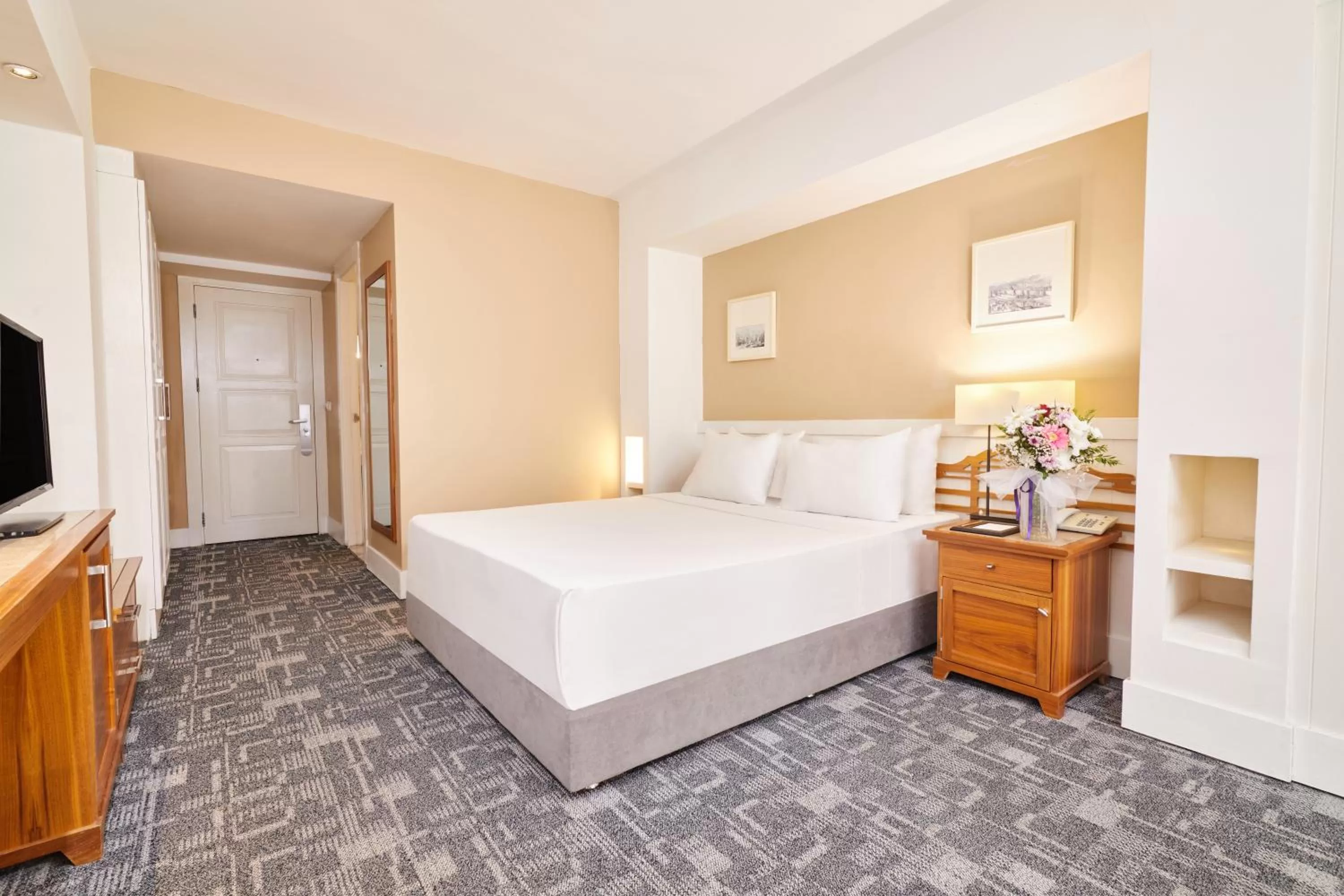 Photo of the whole room, Bed in Dedeman Palandoken Ski Lodge Hotel