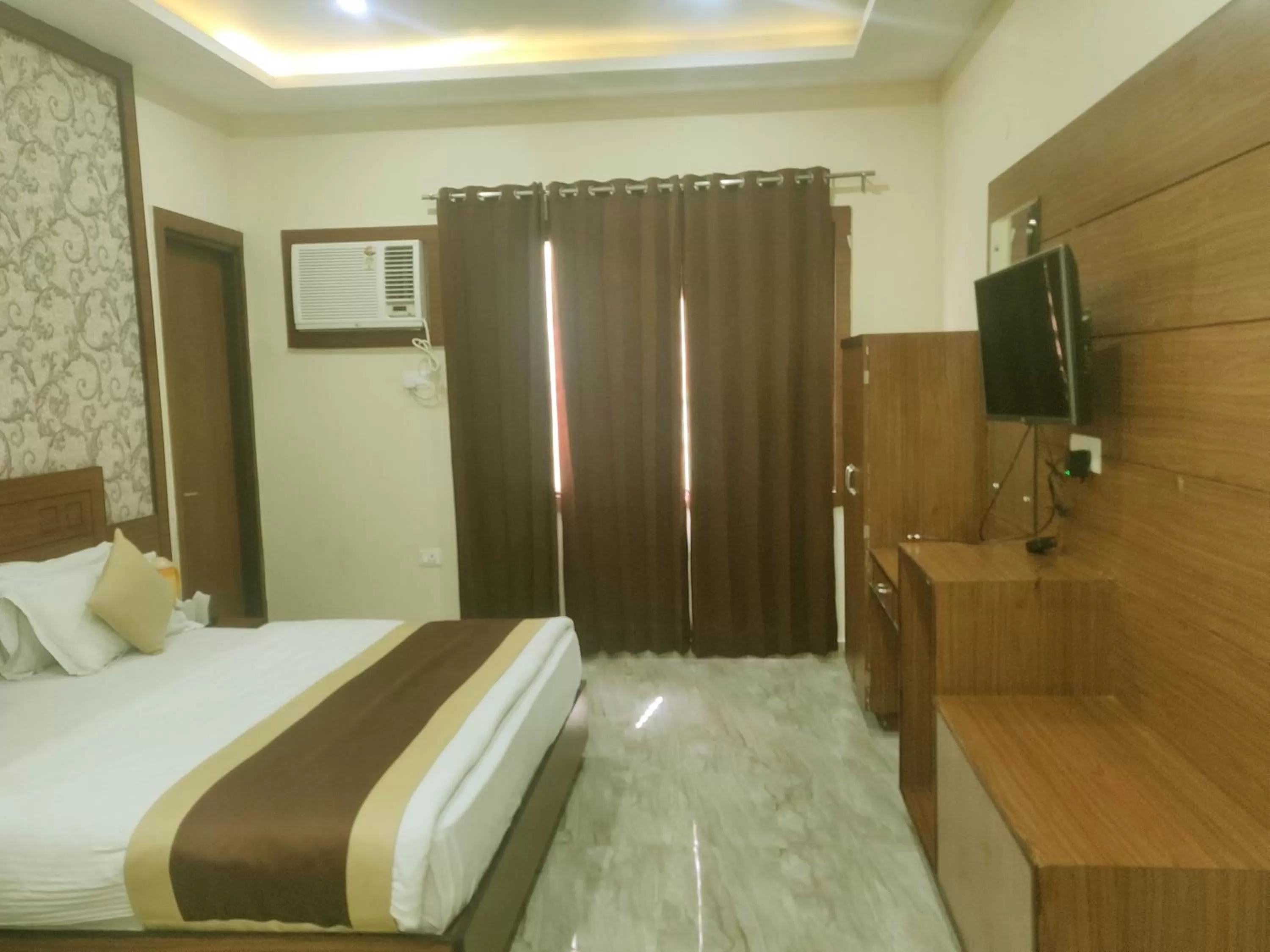 Photo of the whole room, Bed in Hotel The Vaishno Devi Hills