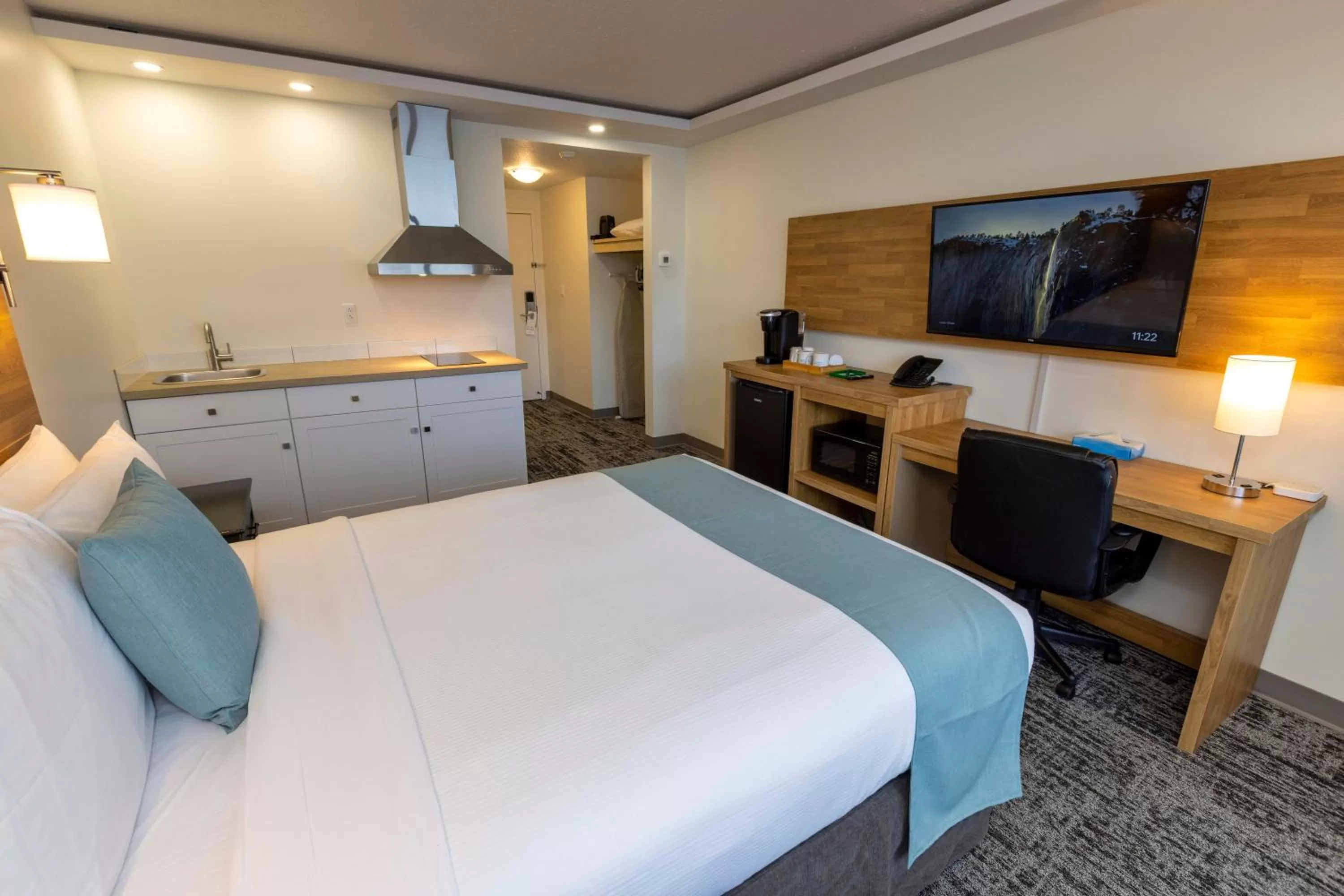 TV and multimedia, Bed in Highliner Hotel