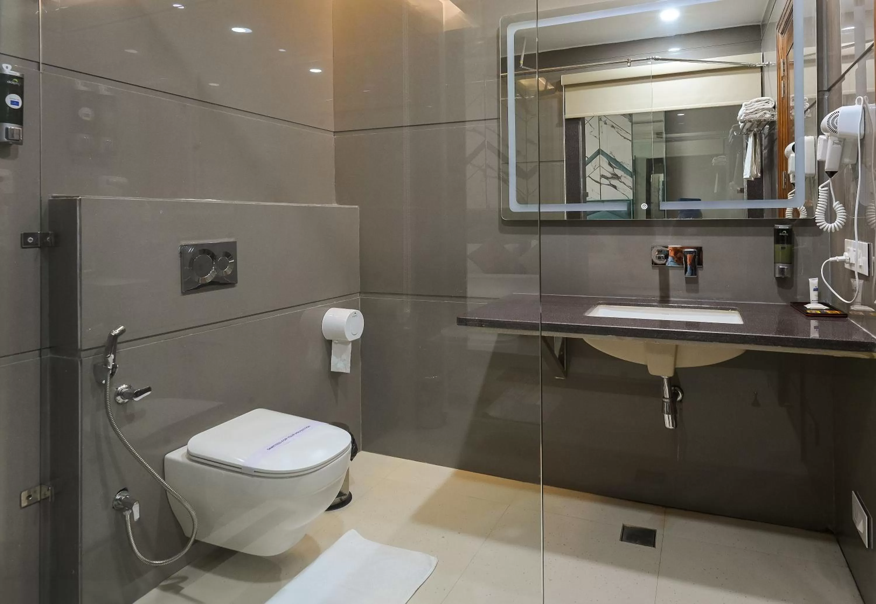 Bathroom in Hotel Leela Grande