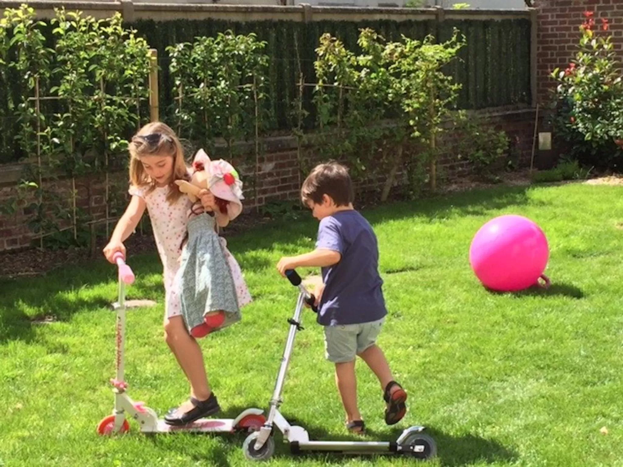 Garden view in Au Coeur De Beauvais