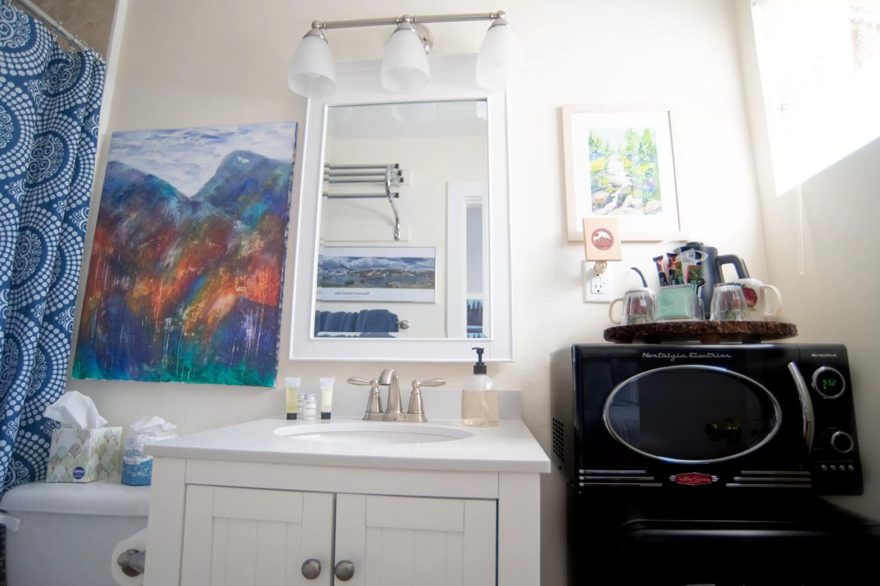 Bathroom in Mt Williamson Motel and Basecamp