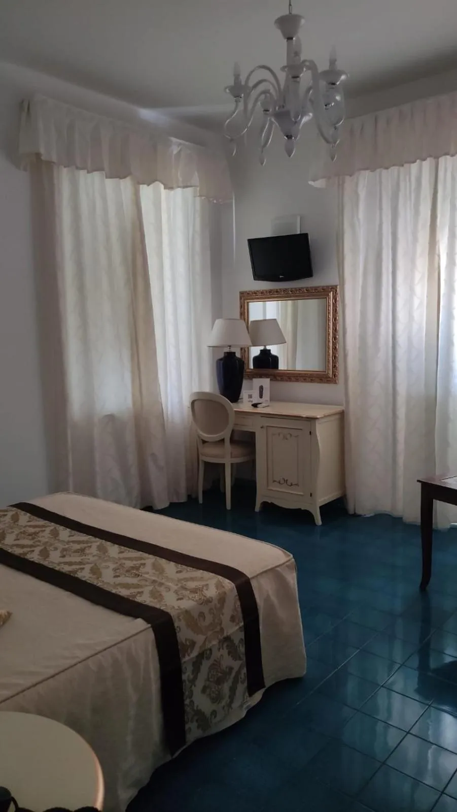 Bed in Hotel La Perla