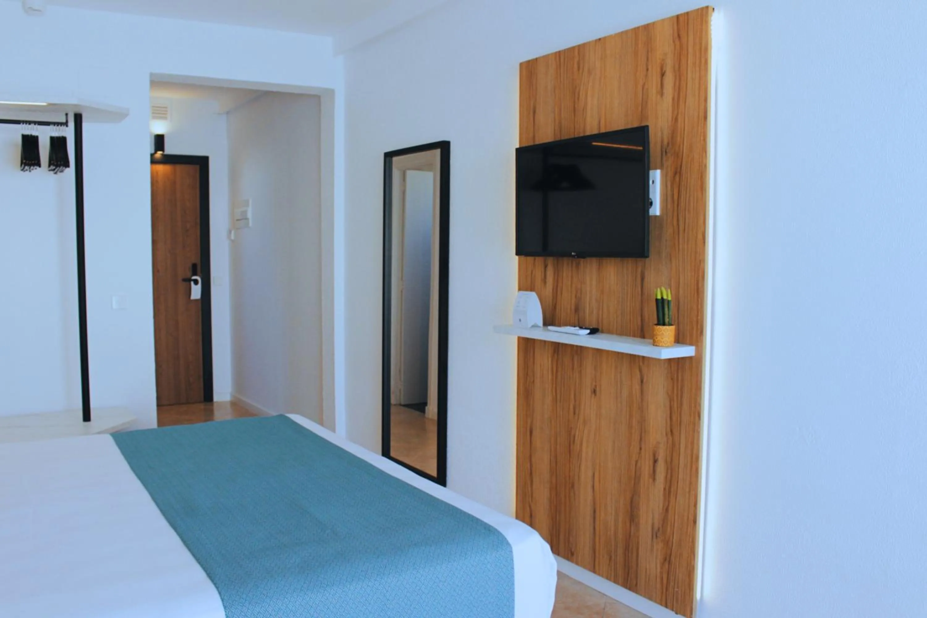 Bedroom, Bed in Alfons Hotel