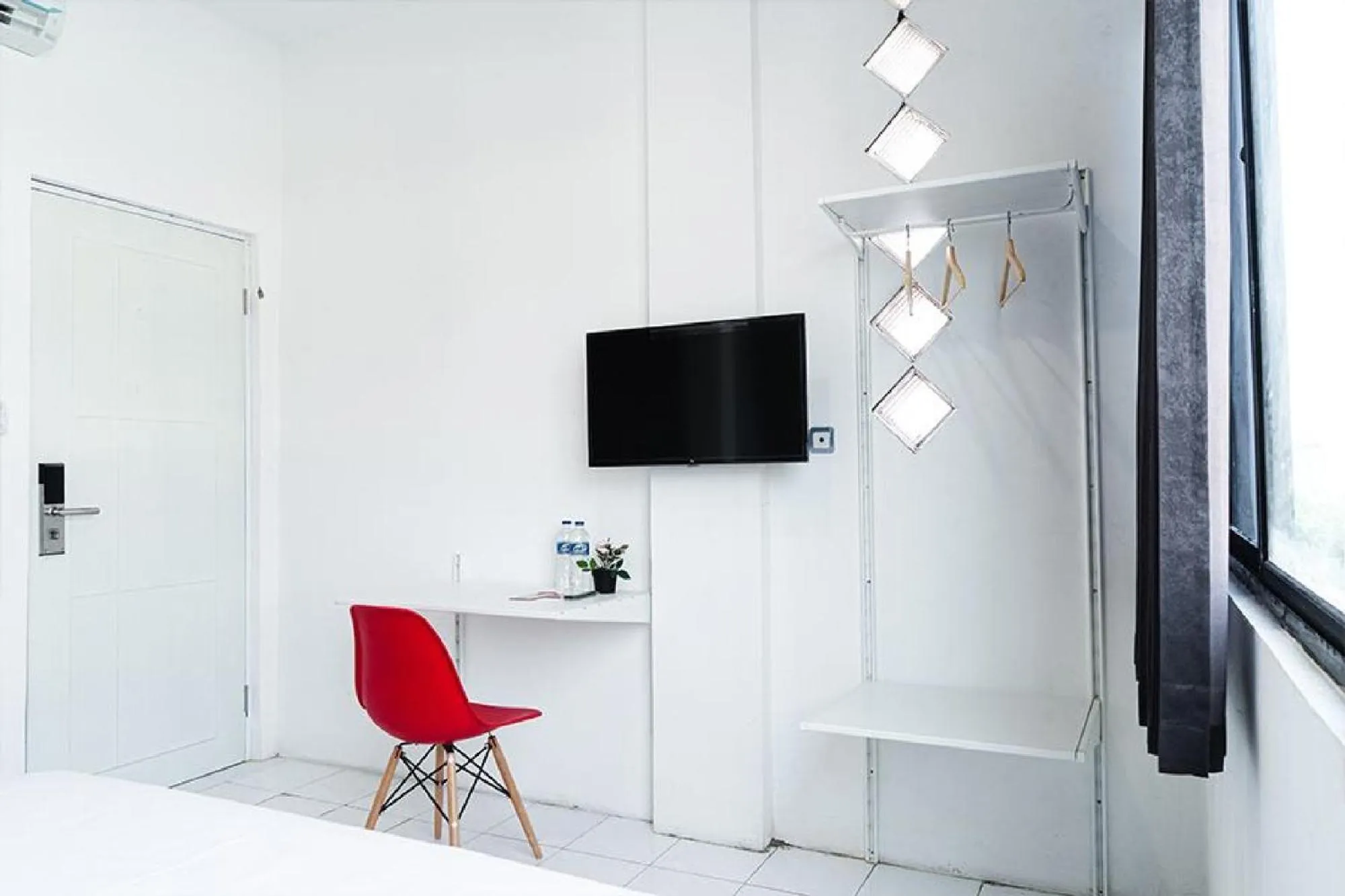 RedDoorz near Seasons City Mall