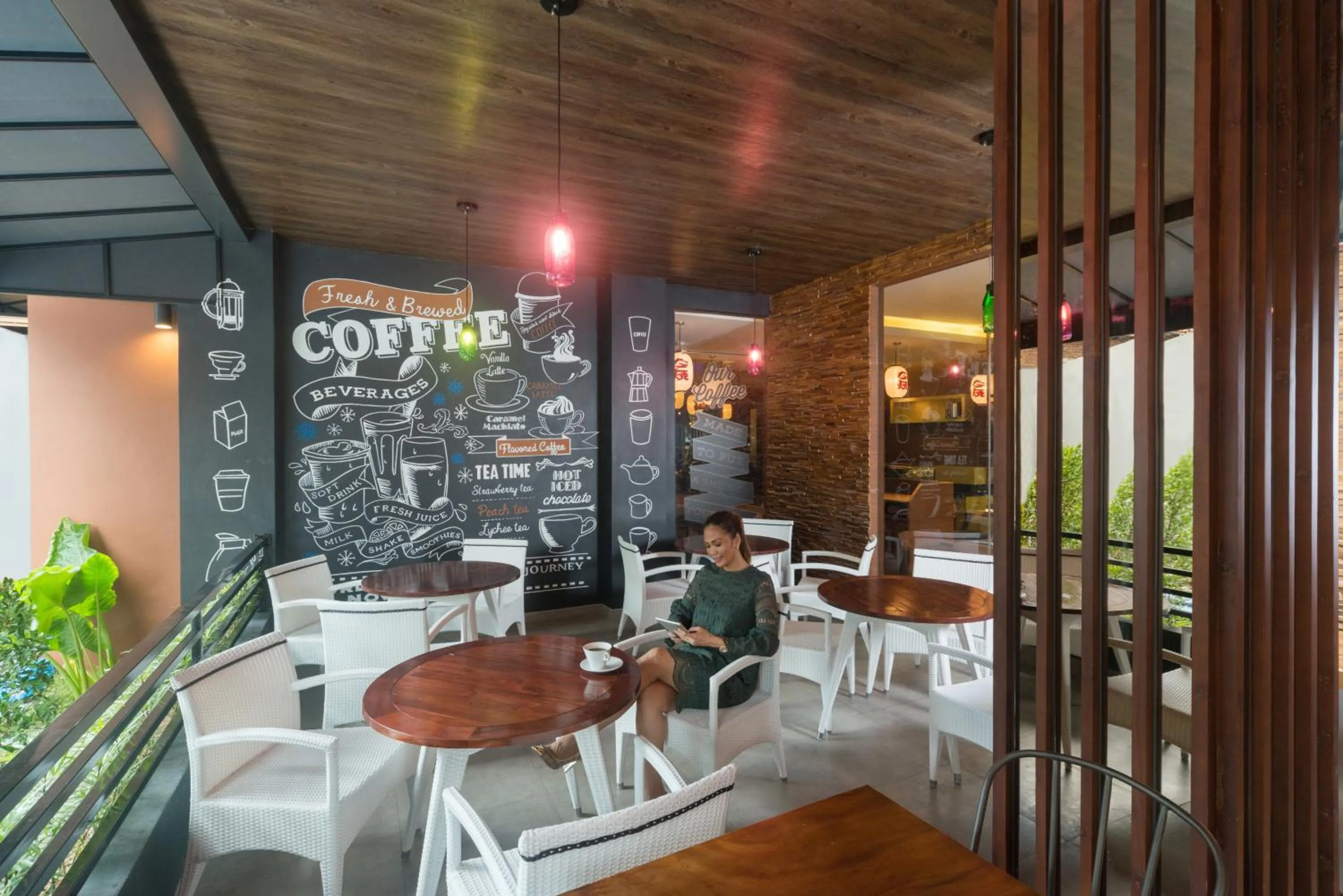 Restaurant/places to eat in Sotis Residence Pejompongan