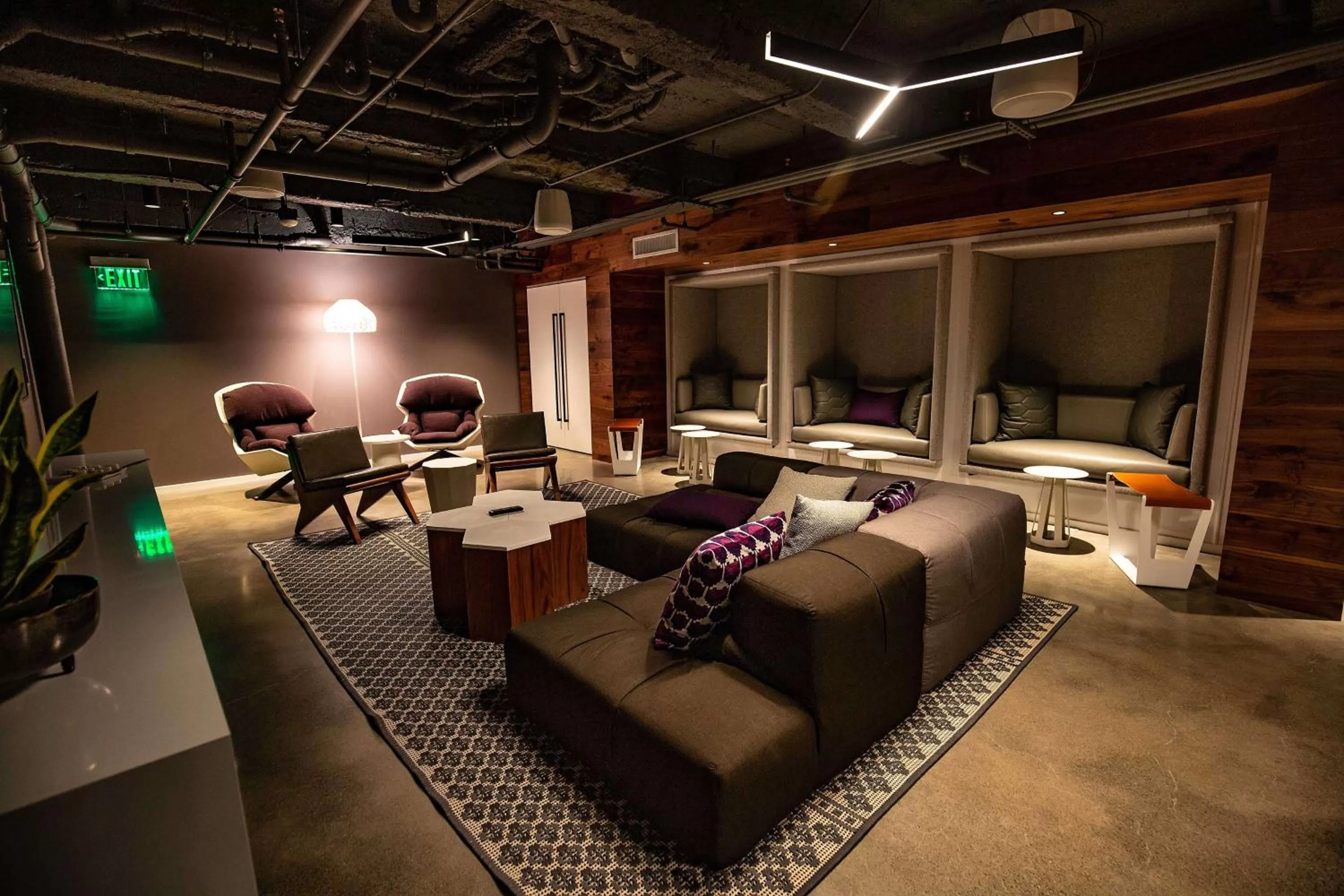 Communal lounge/ TV room in Yotel San Francisco