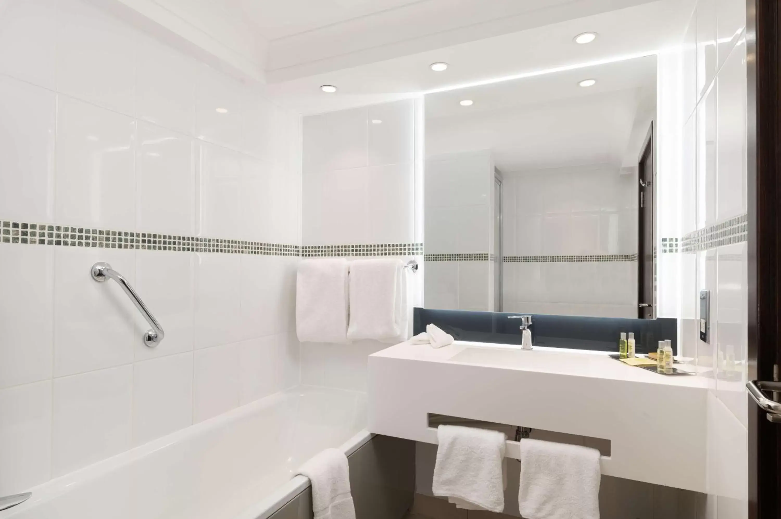 Corner Suite in Hilton Birmingham Metropole Hotel Corner Suite in Hilton Birmingham Metropole Hotel