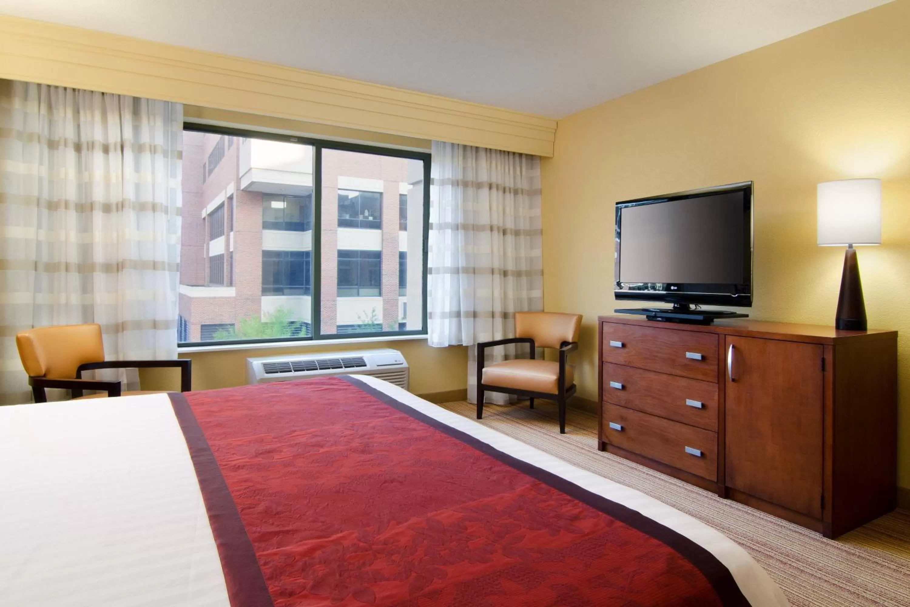 One-Bedroom King Suite in Courtyard by Marriott Birmingham Downtown at UAB