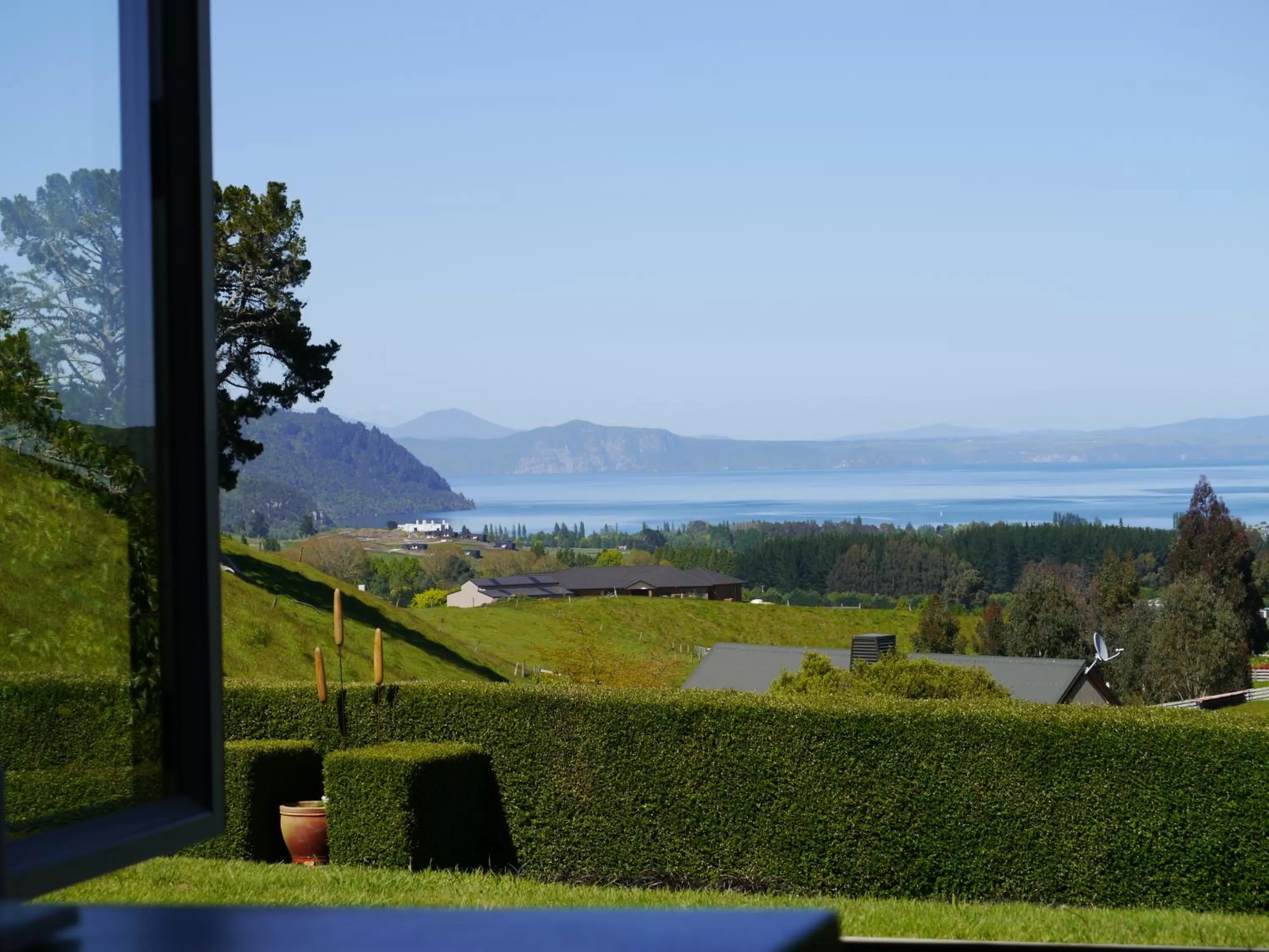 Lake view in Country Lodge Kinloch