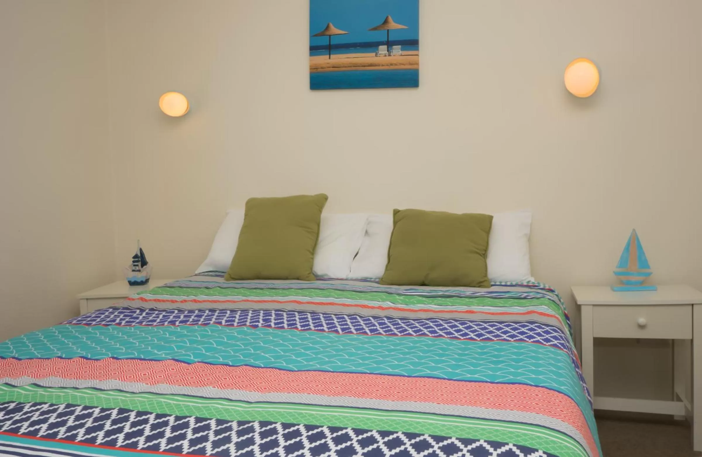 Bed in Merrima Court Holidays