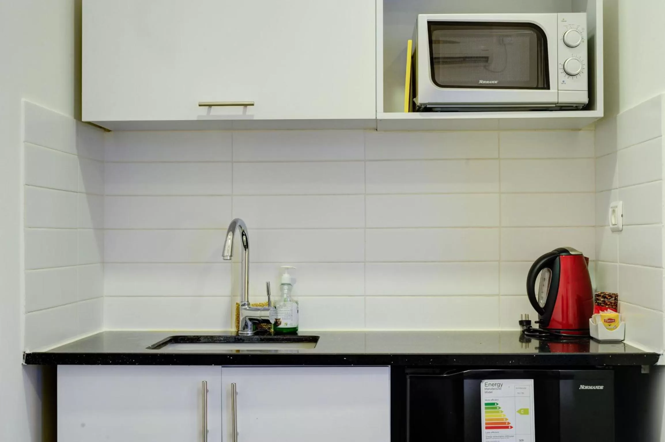 Coffee/tea facilities in Geula Suites BY RAPHAEL HOTELS