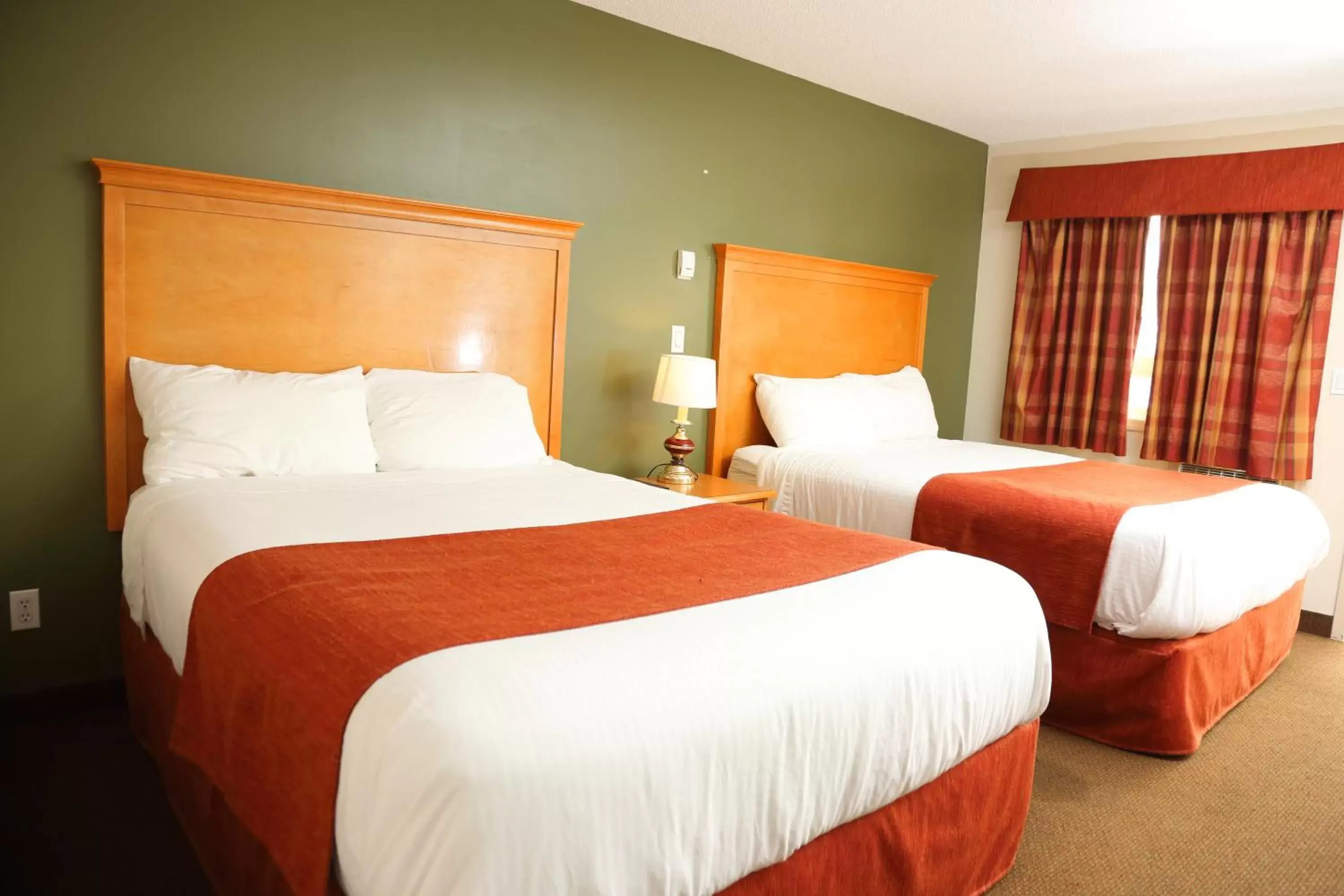 Deluxe Room with Two Queen Beds in Chateau Motel Deluxe Room with Two Queen Beds in Chateau Motel