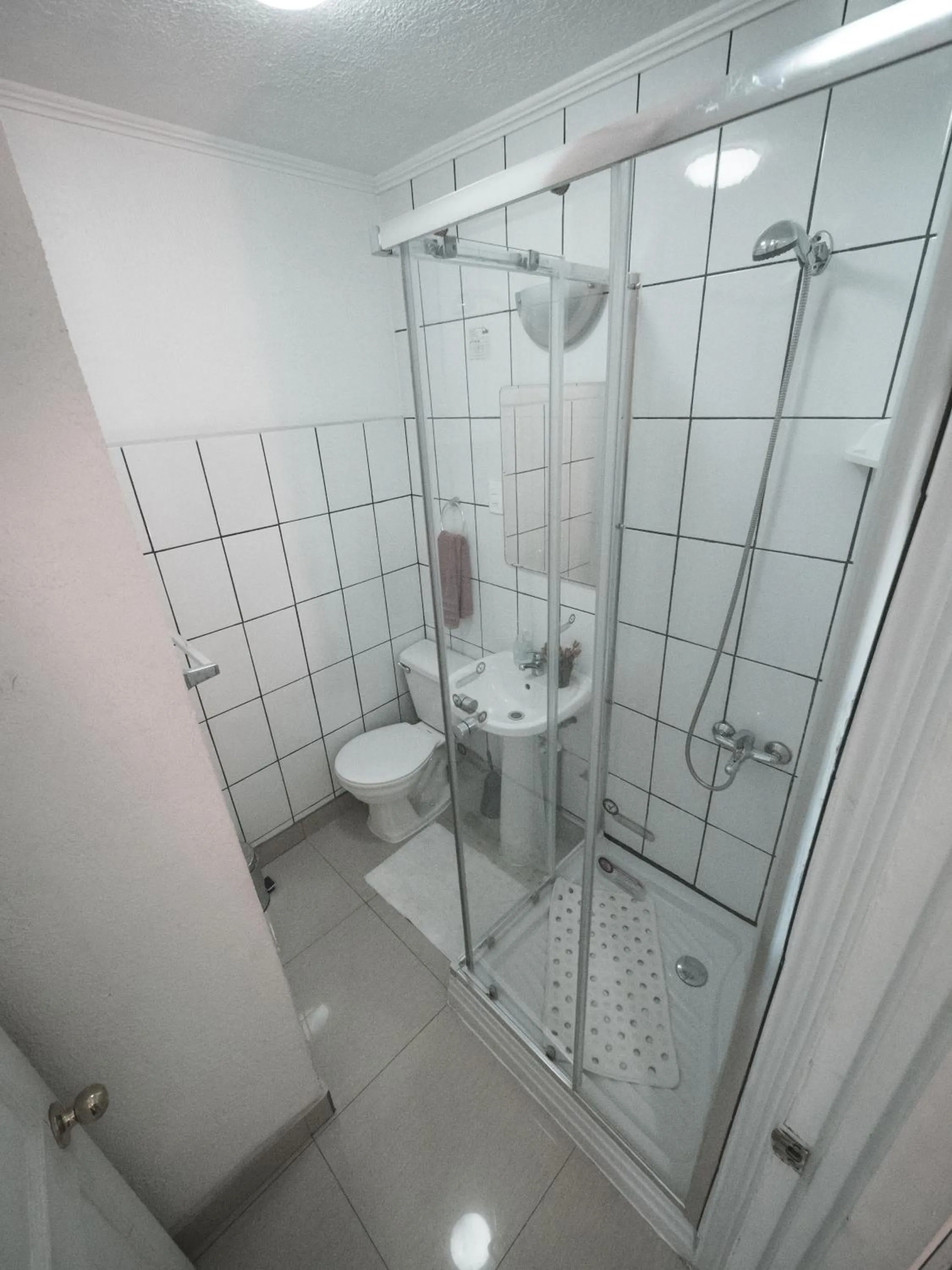 Shower in Hostal Providencia