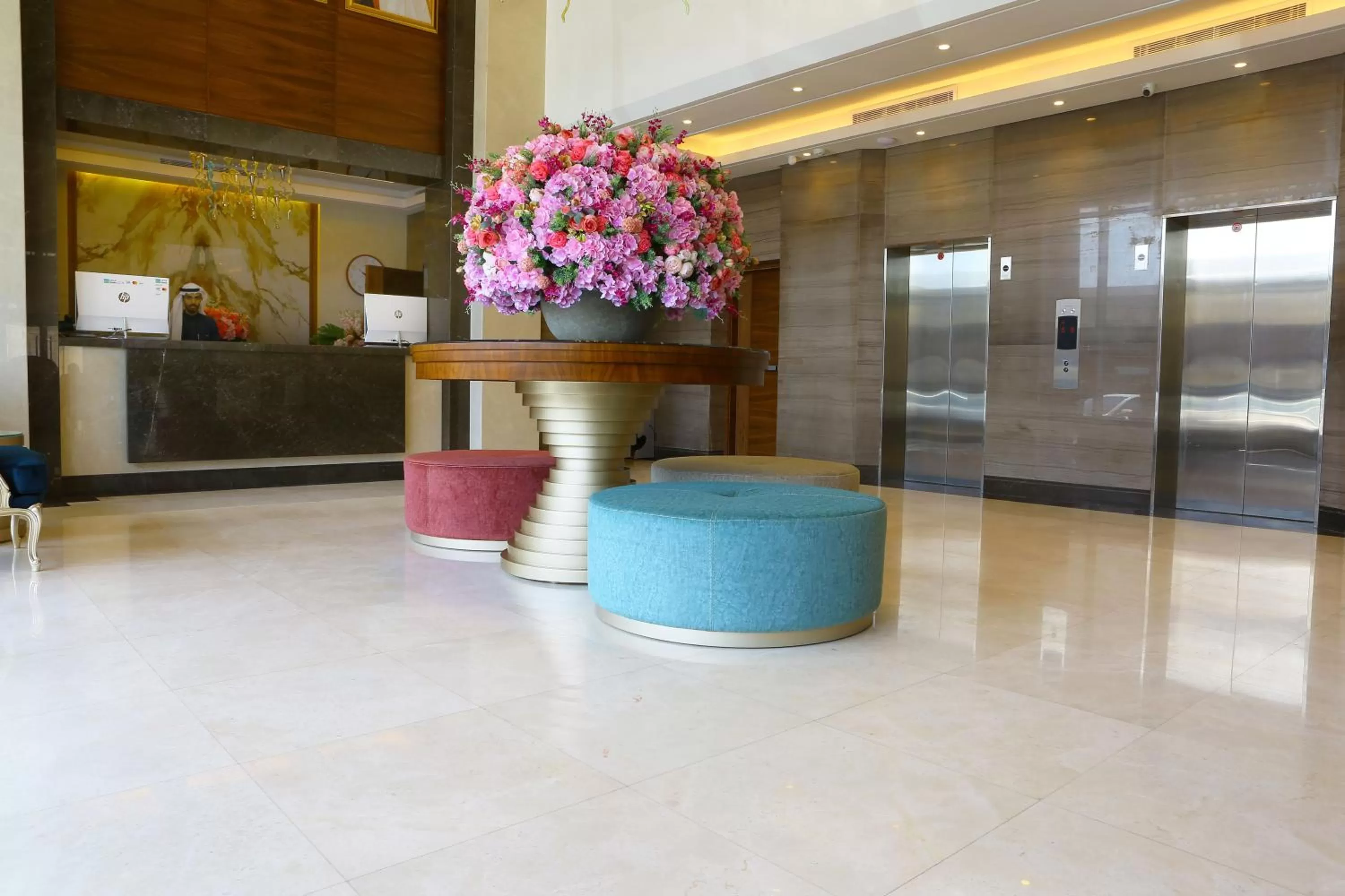 Lobby or reception in Weekend Hotel Sari