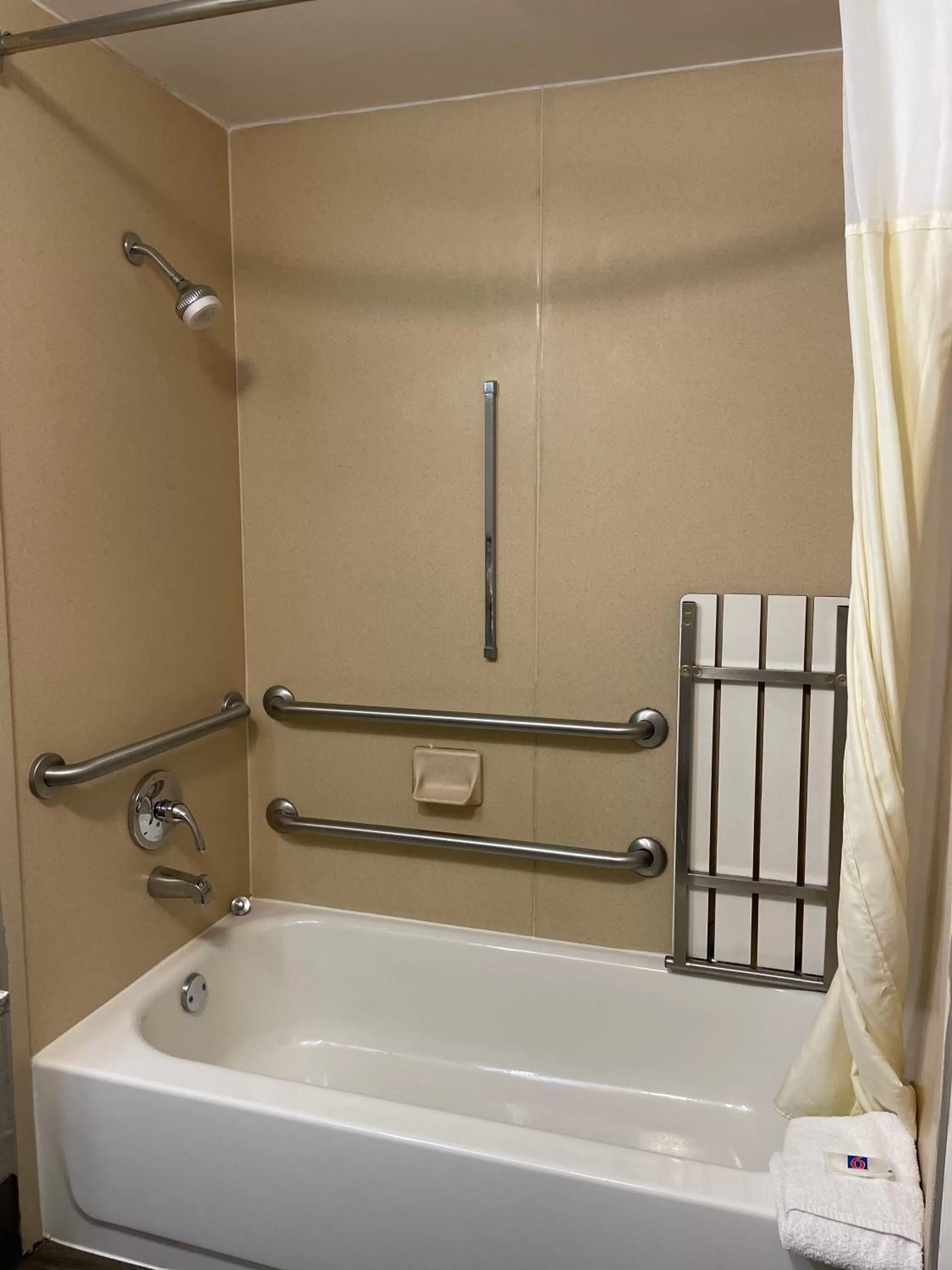 Bathroom in Motel 6 Birmingham, AL - Medical Center - Inverness Hwy 280