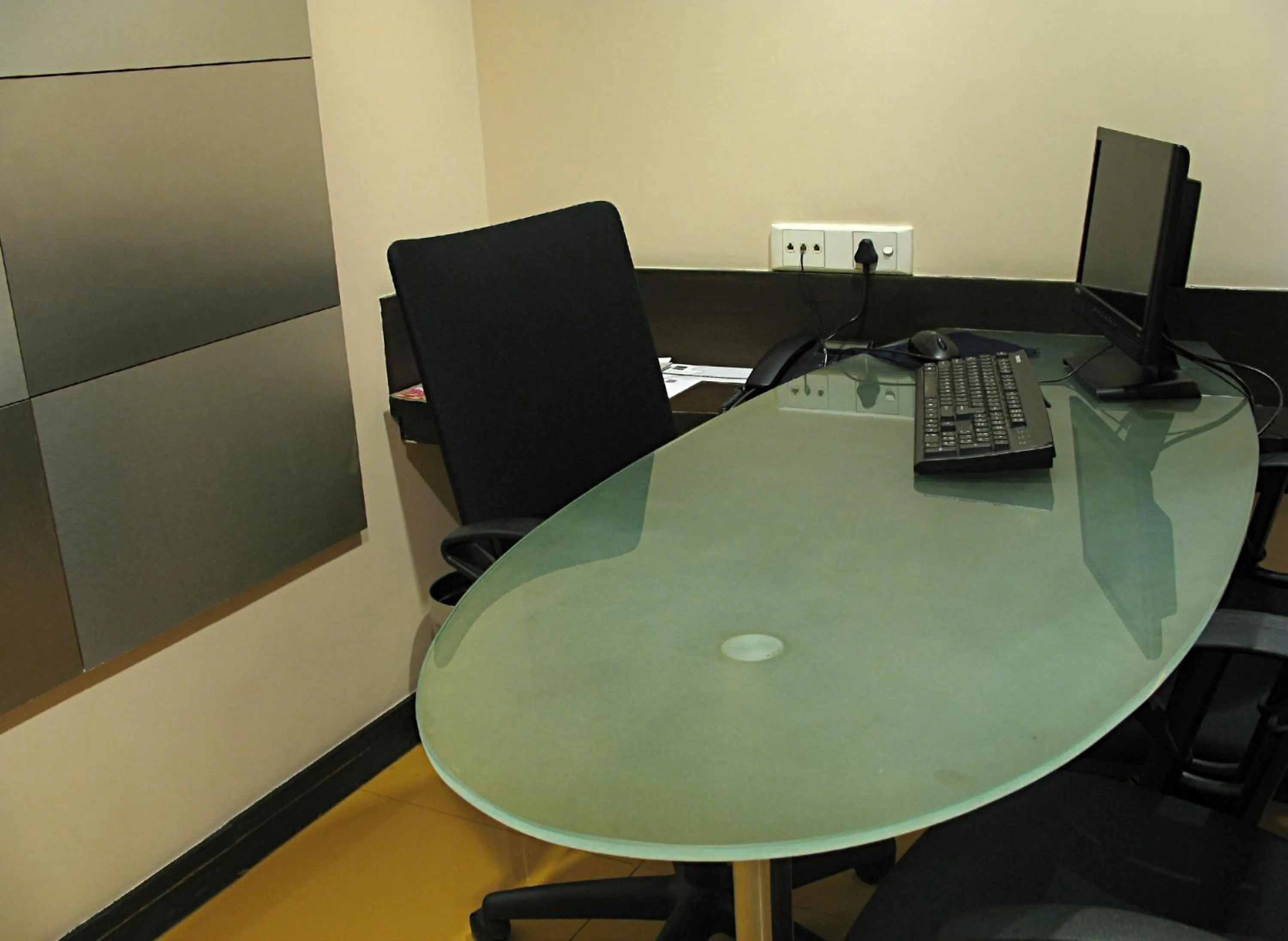 Business facilities in Hotel Studio Estique