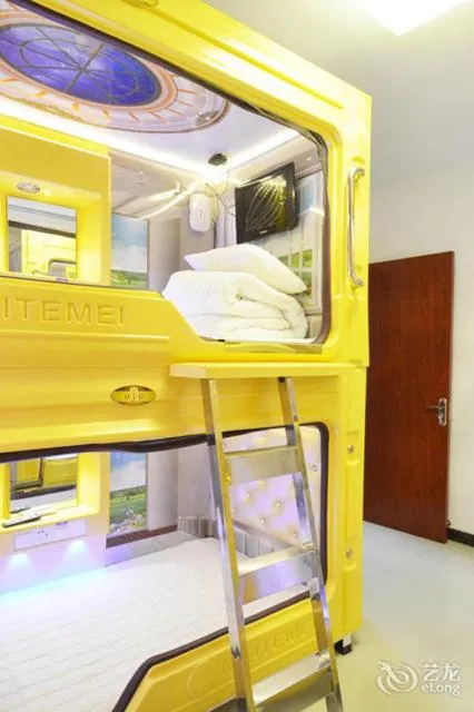 Photo of the whole room, Bed in Hangzhou Memory Travel International Hotel-Edge Westlake