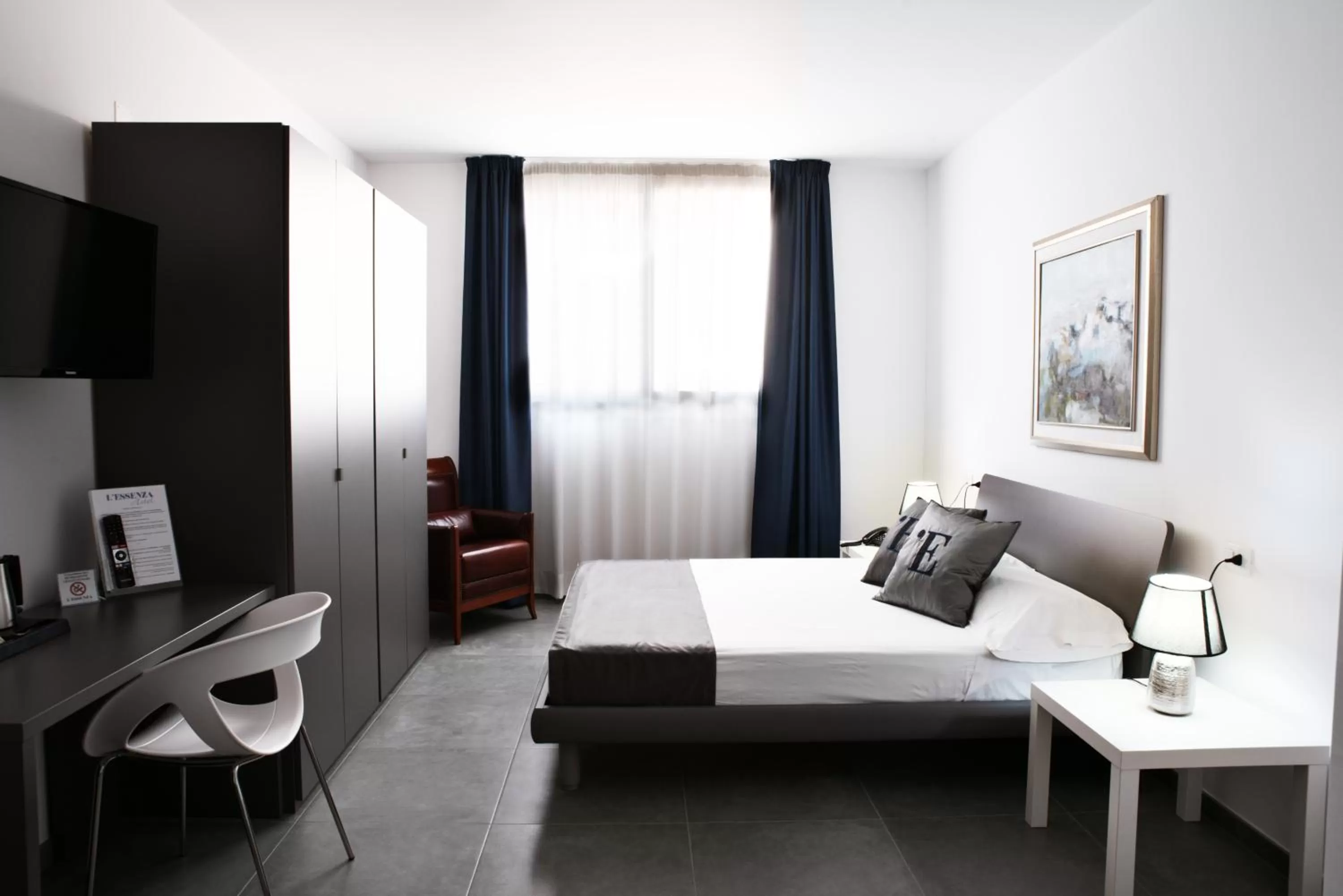 Photo of the whole room, Bed in L'Essenza Hotel