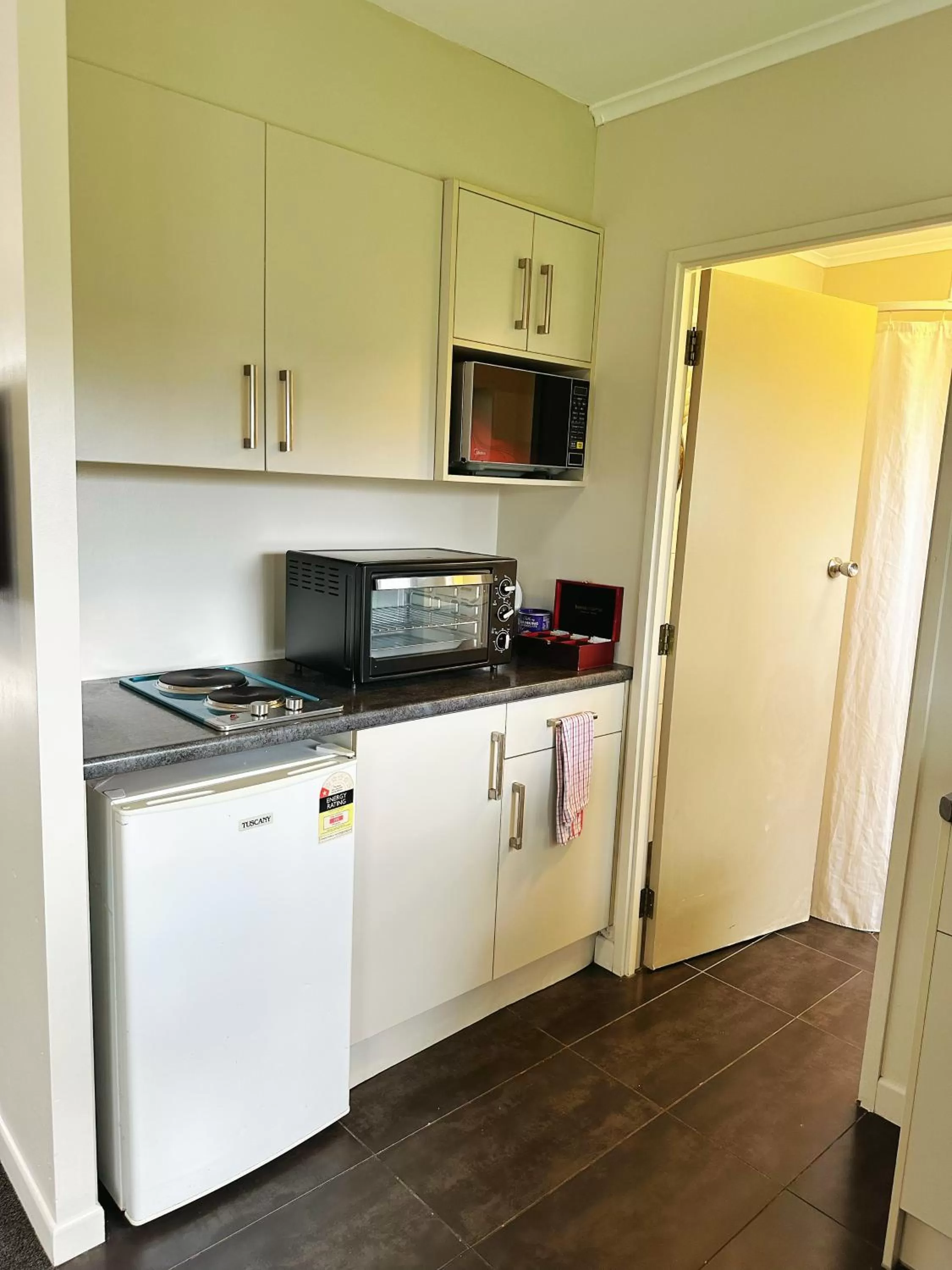 Kitchen or kitchenette in Red Rock Thermal Motel - Mineral Pool